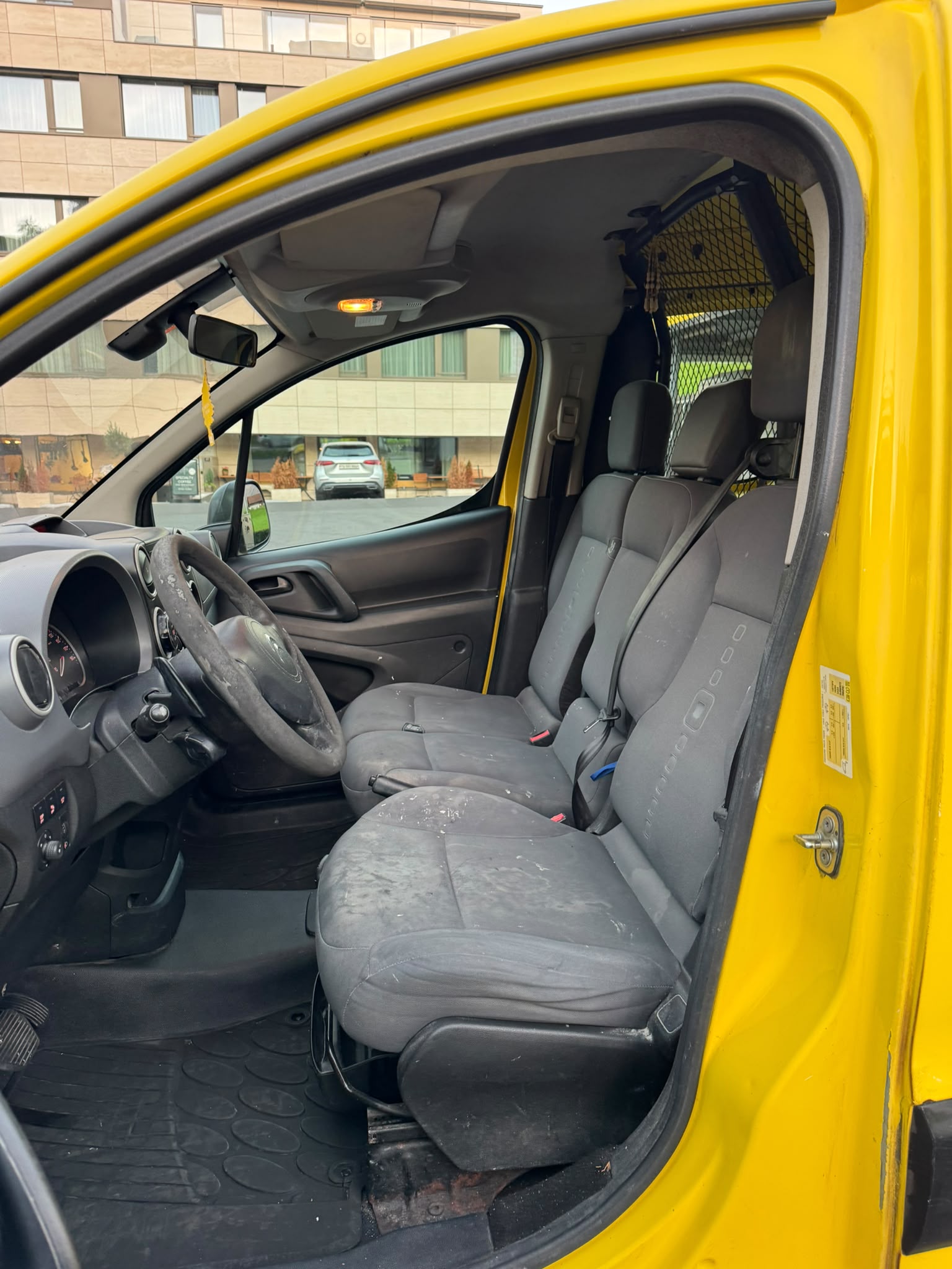 CITROEN Berlingo 1.6 e-HDi 800 A-image-9