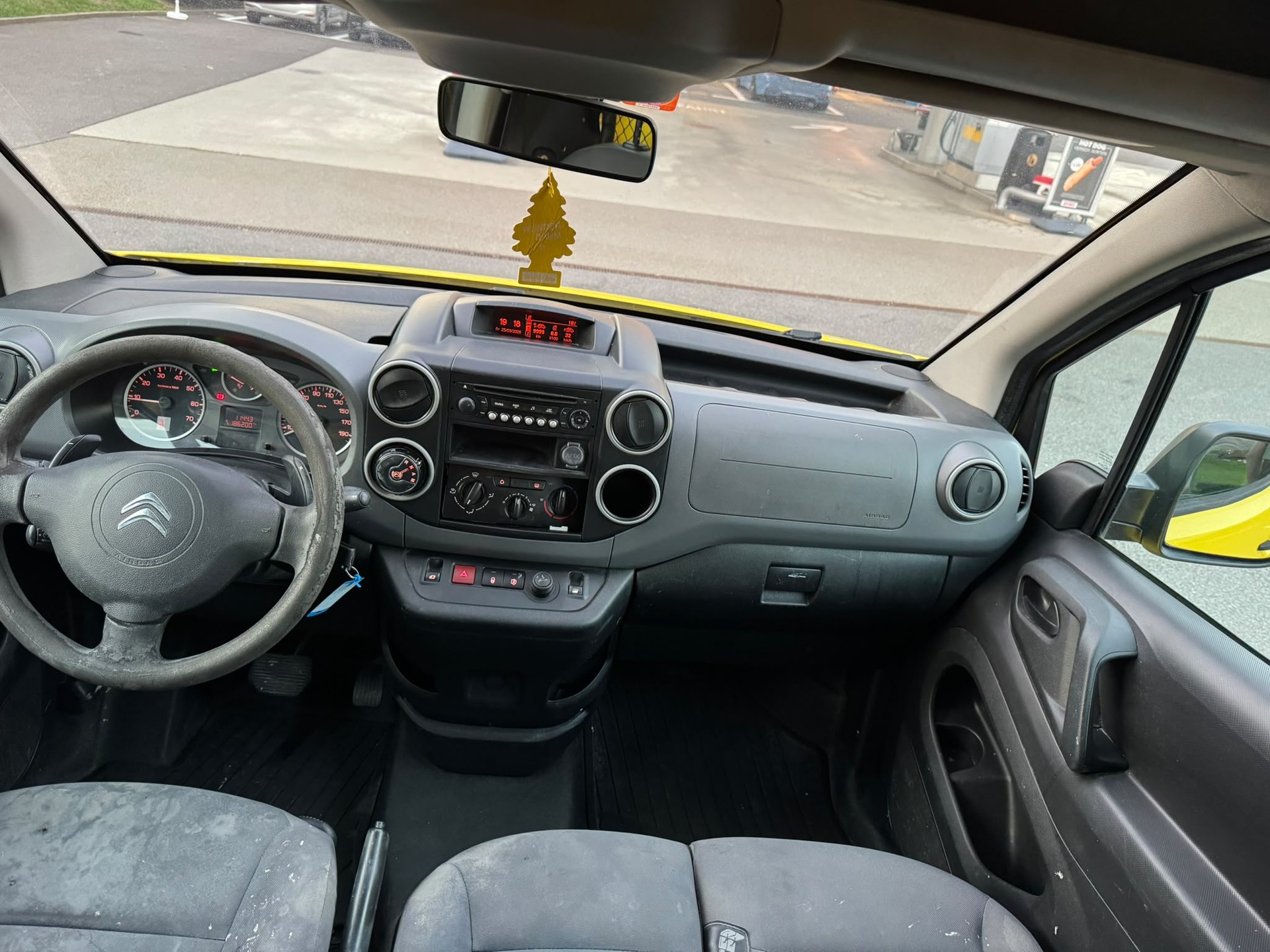 CITROEN Berlingo 1.6 e-HDi 800 A-image-11