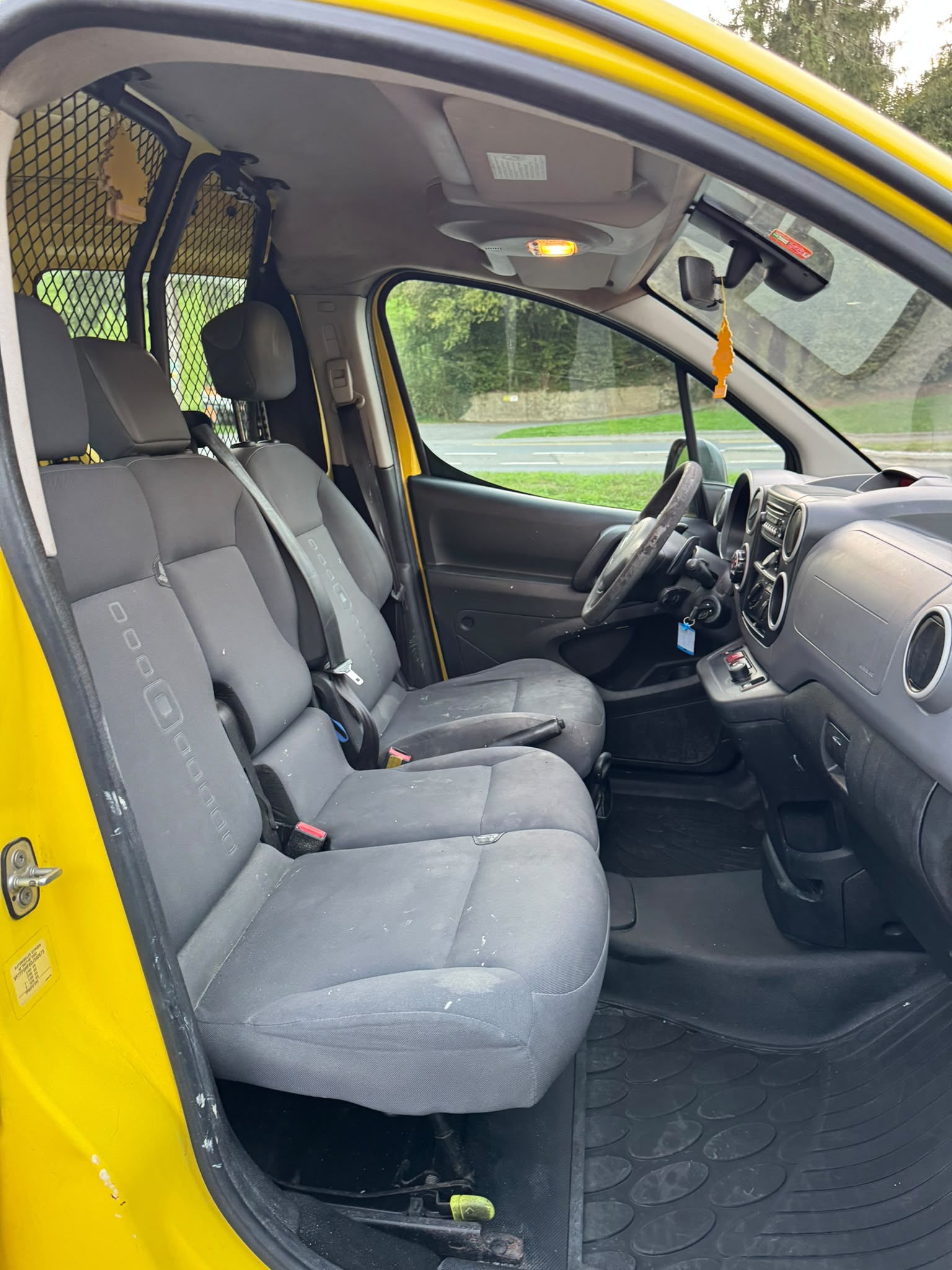 CITROEN Berlingo 1.6 e-HDi 800 A-image-10