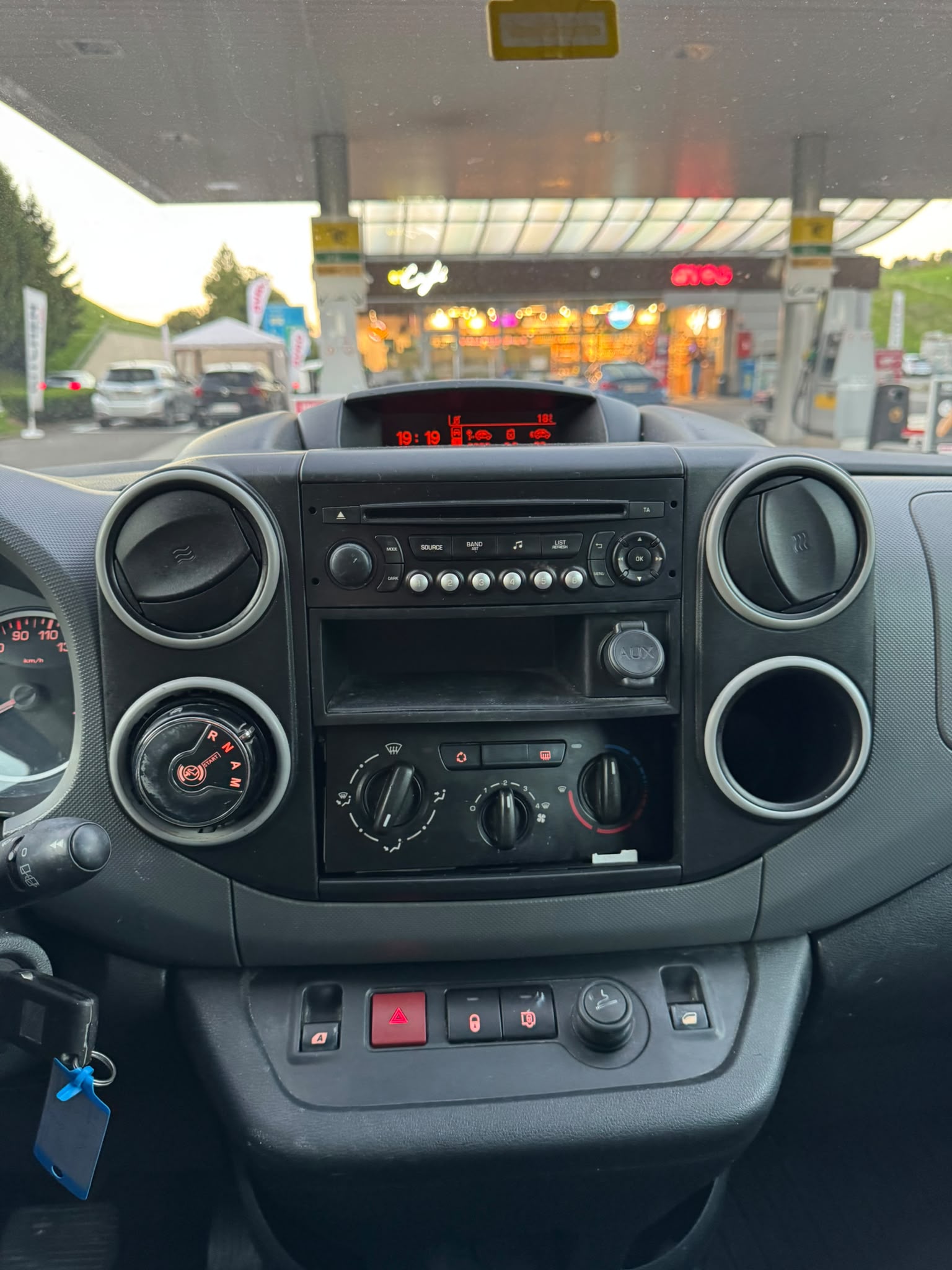 CITROEN Berlingo 1.6 e-HDi 800 A-image-12