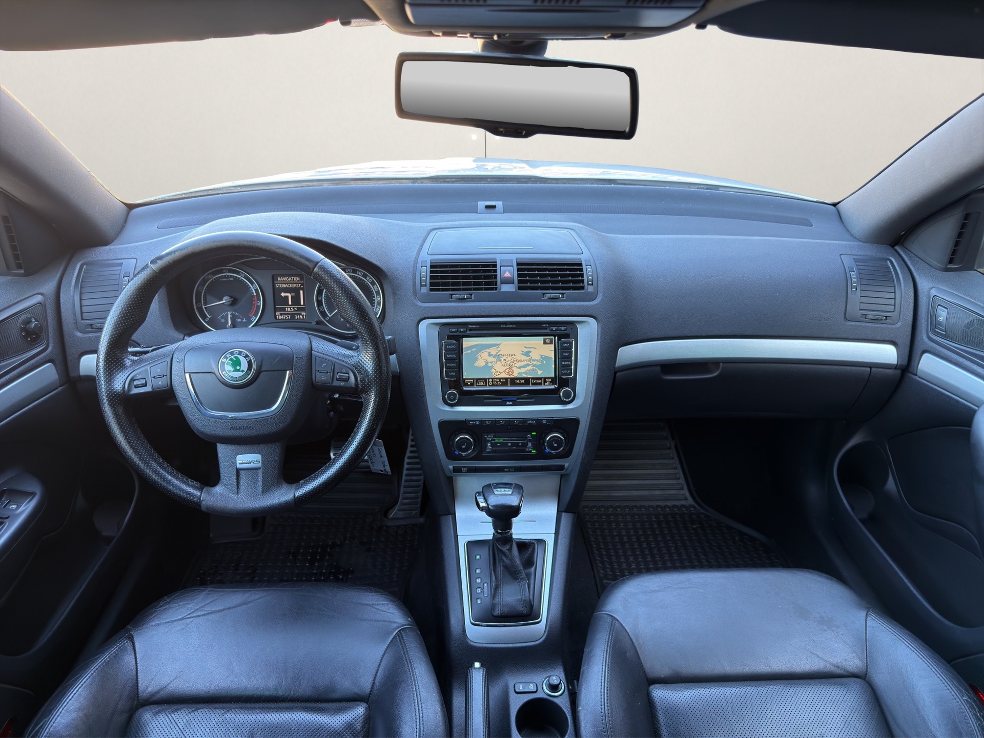 SKODA Octavia Combi 2.0 TSI RS DSG-image-9