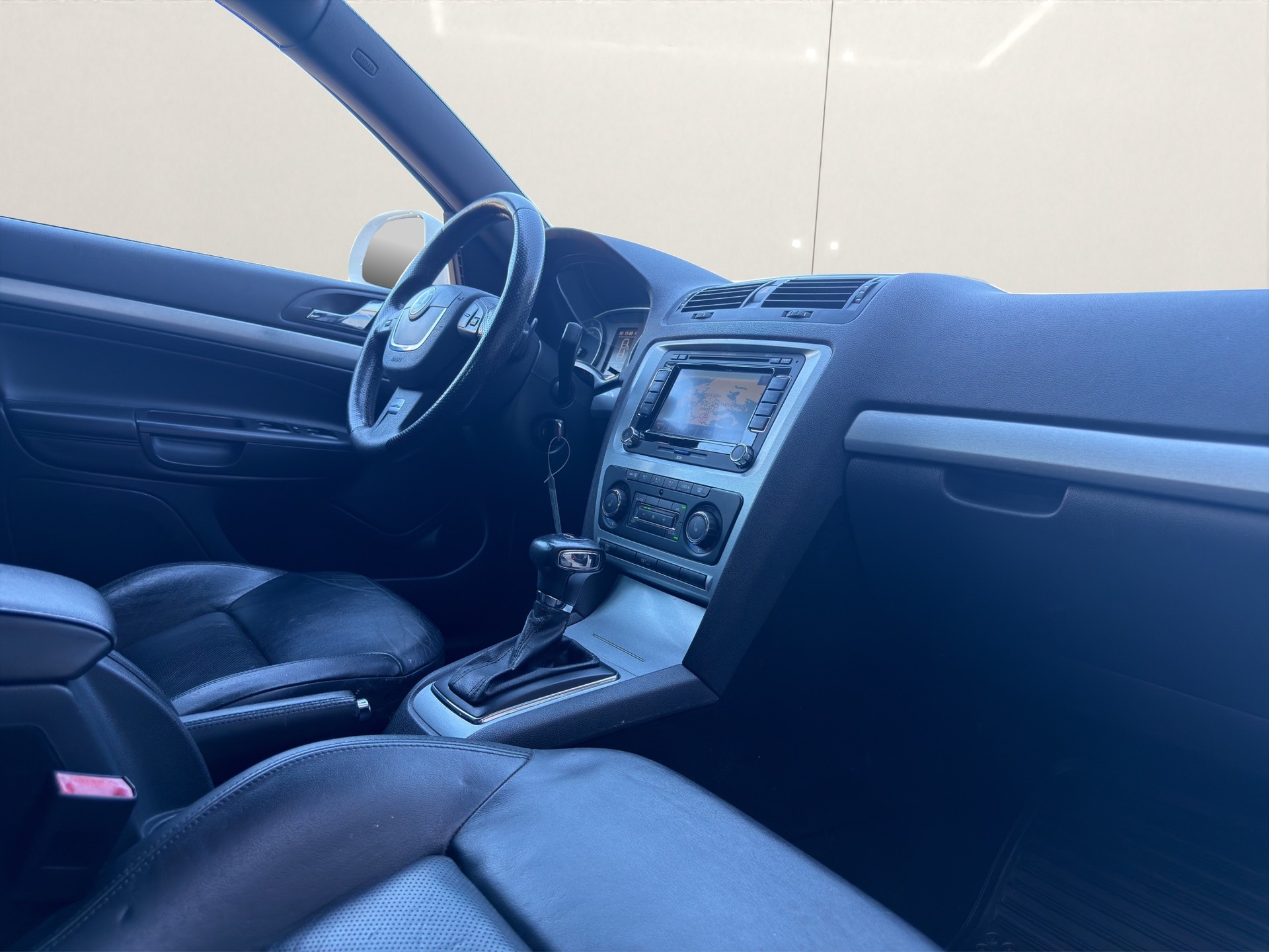 SKODA Octavia Combi 2.0 TSI RS DSG-image-15