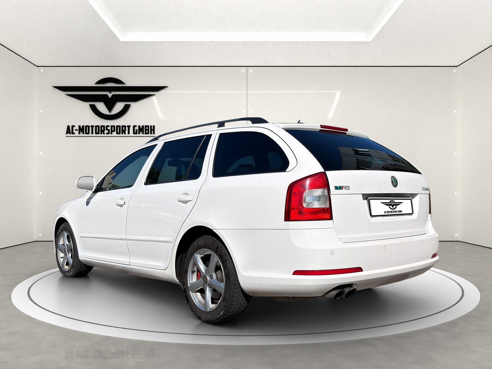 SKODA Octavia Combi 2.0 TSI RS DSG-image-2