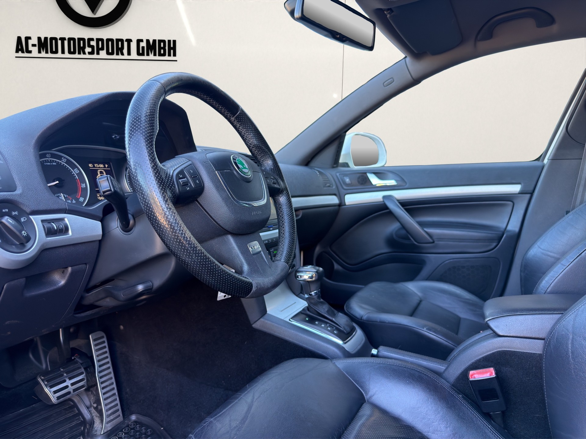 SKODA Octavia Combi 2.0 TSI RS DSG-image-14