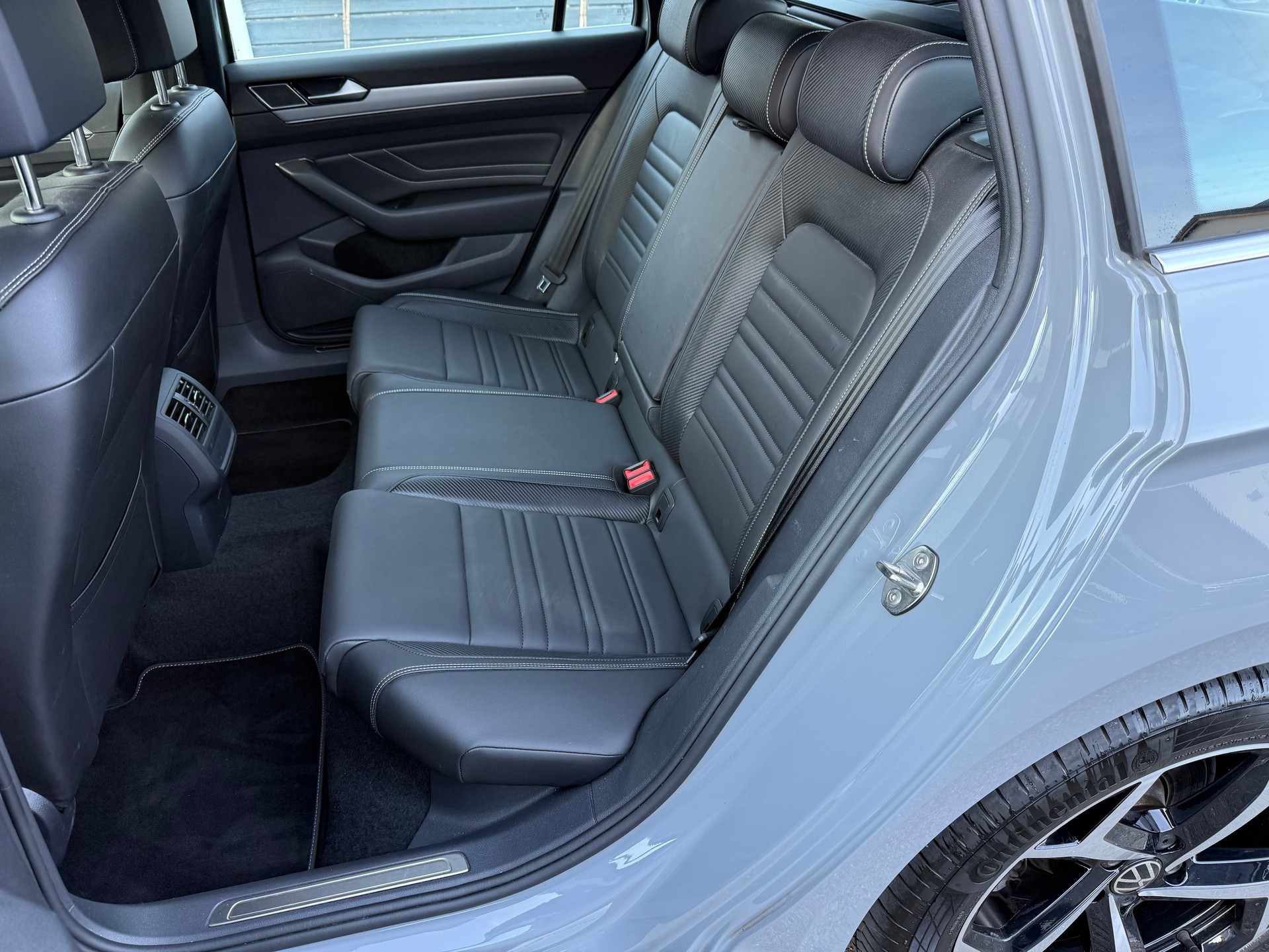 VW Passat Variant 2.0 TDI 200 Elegance DSG 4m-image-11