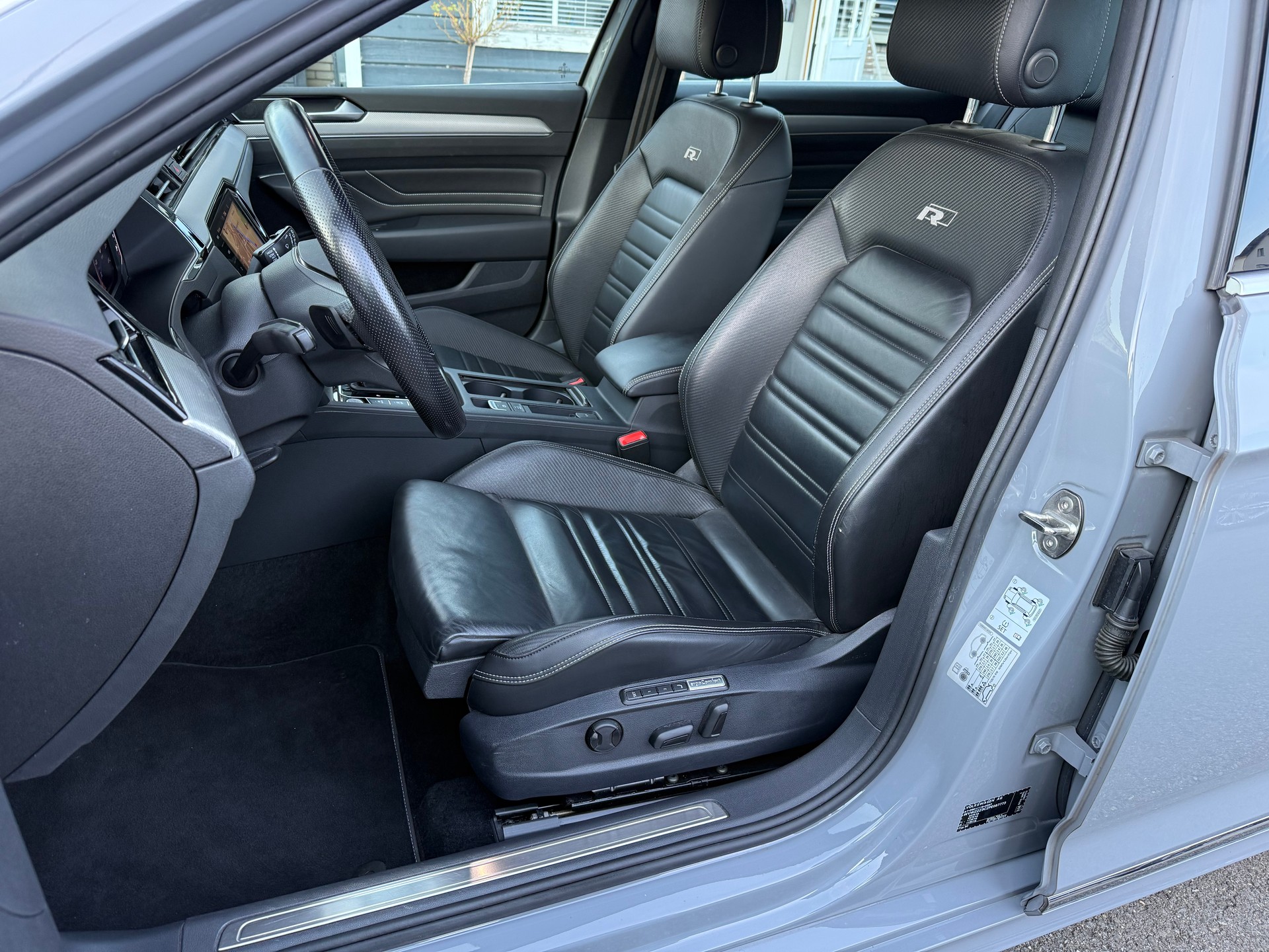 VW Passat Variant 2.0 TDI 200 Elegance DSG 4m-image-14