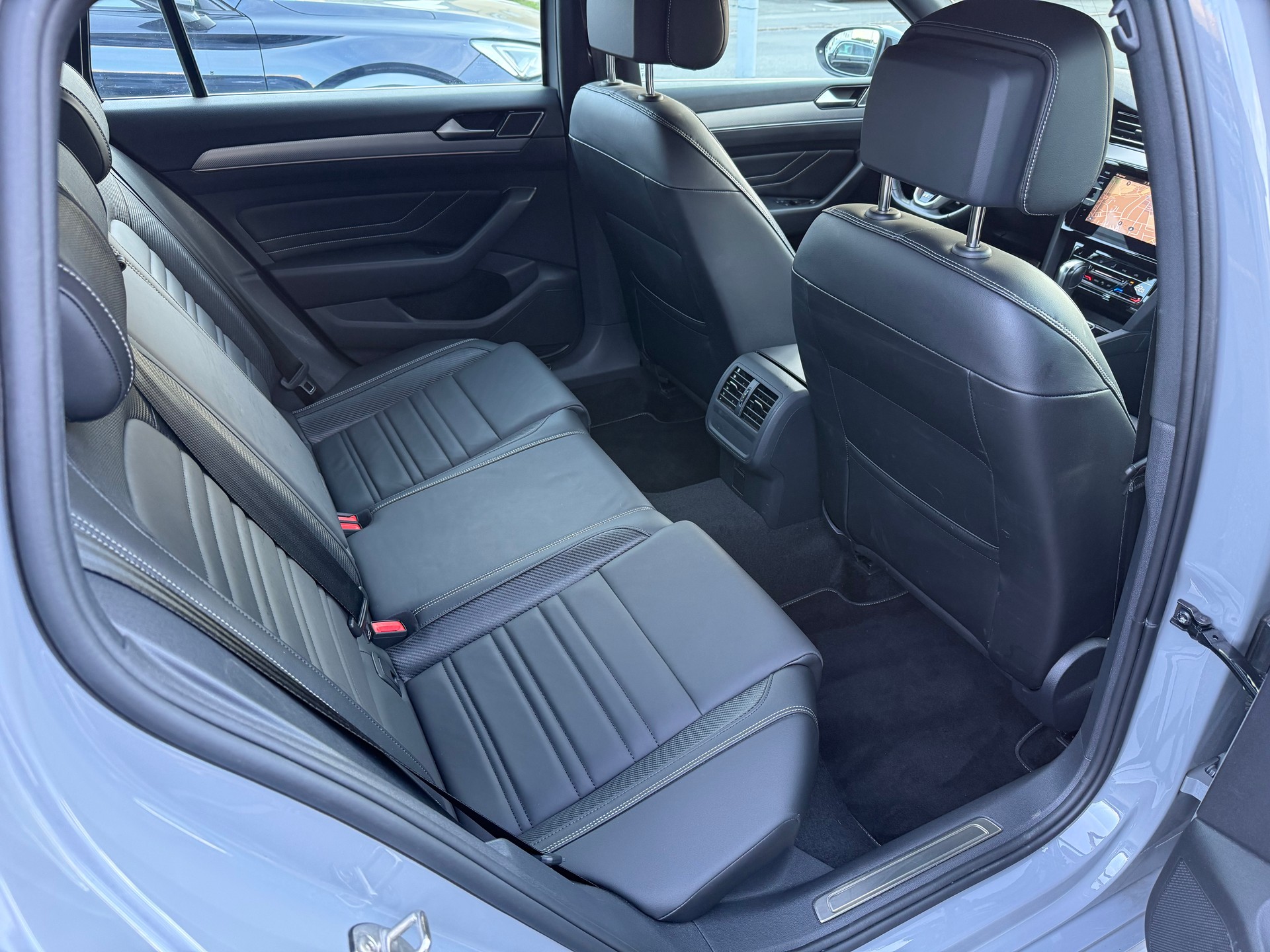 VW Passat Variant 2.0 TDI 200 Elegance DSG 4m-image-23