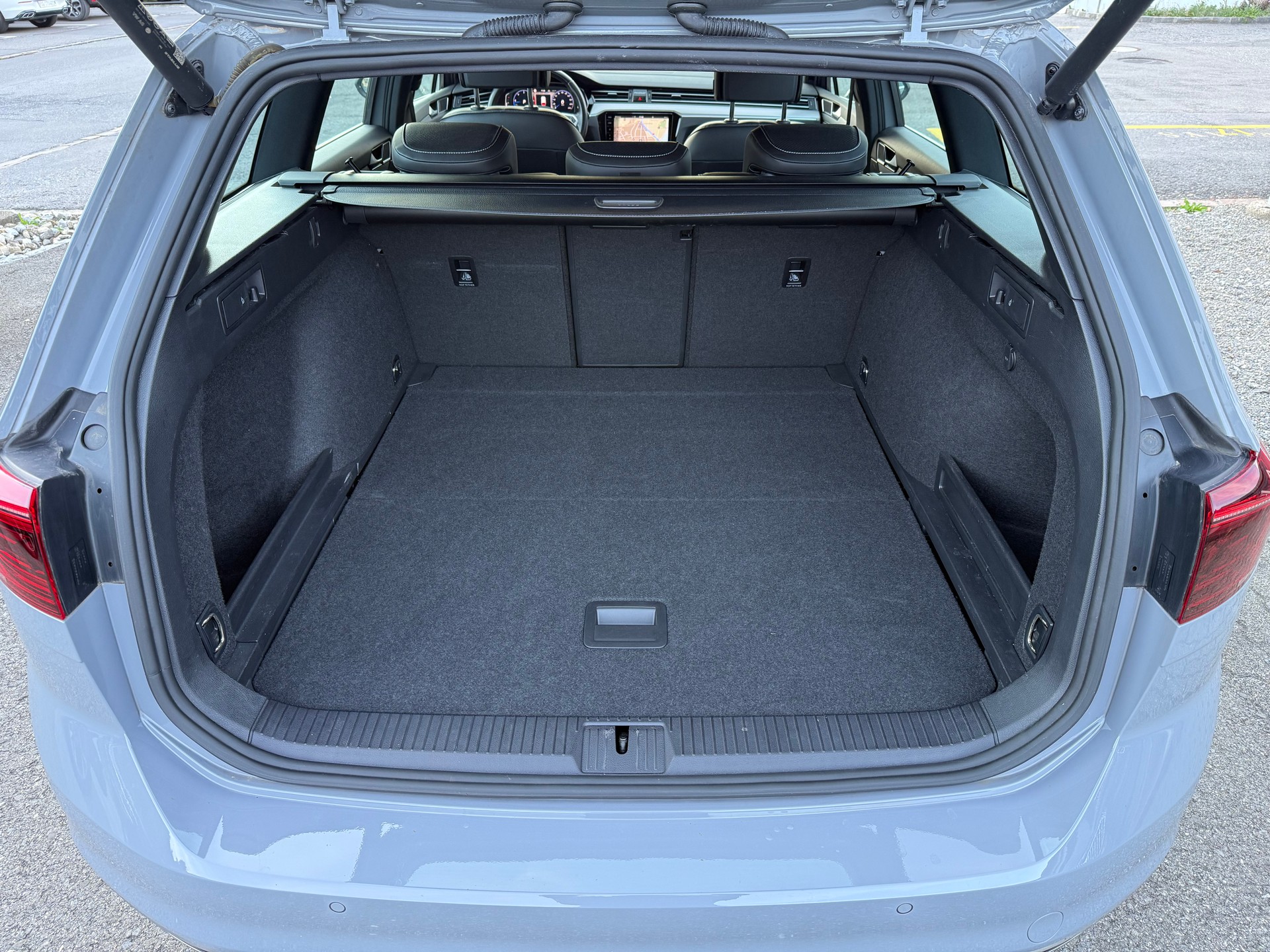 VW Passat Variant 2.0 TDI 200 Elegance DSG 4m-image-7