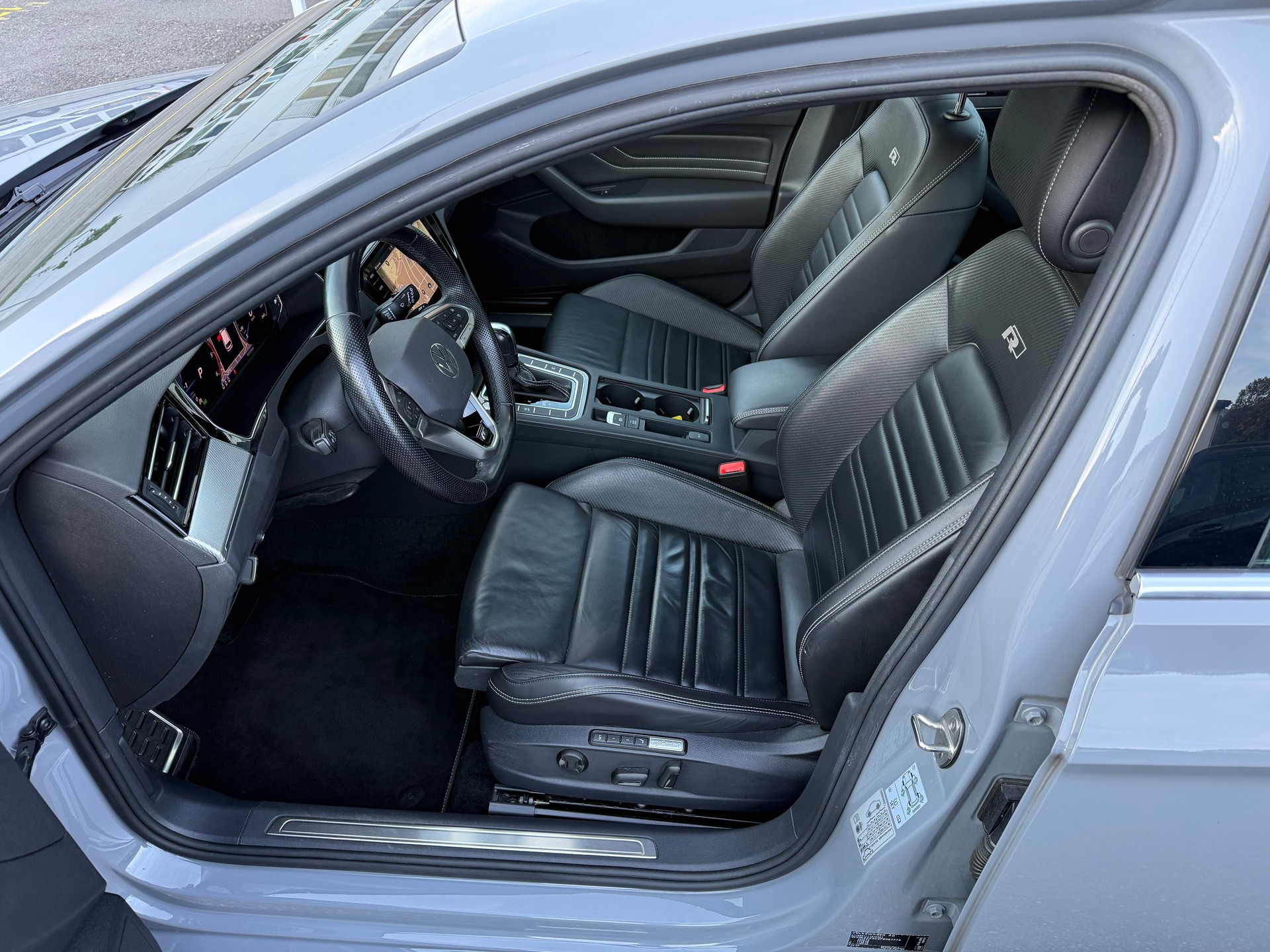 VW Passat Variant 2.0 TDI 200 Elegance DSG 4m-image-13