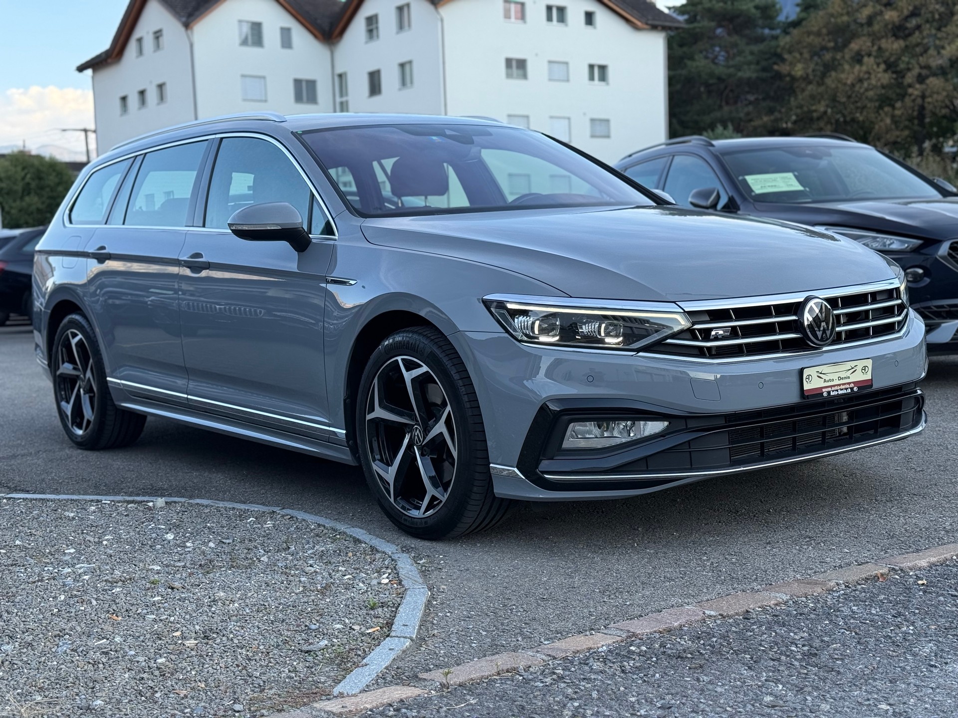 VW Passat Variant 2.0 TDI 200 Elegance DSG 4m-image-4
