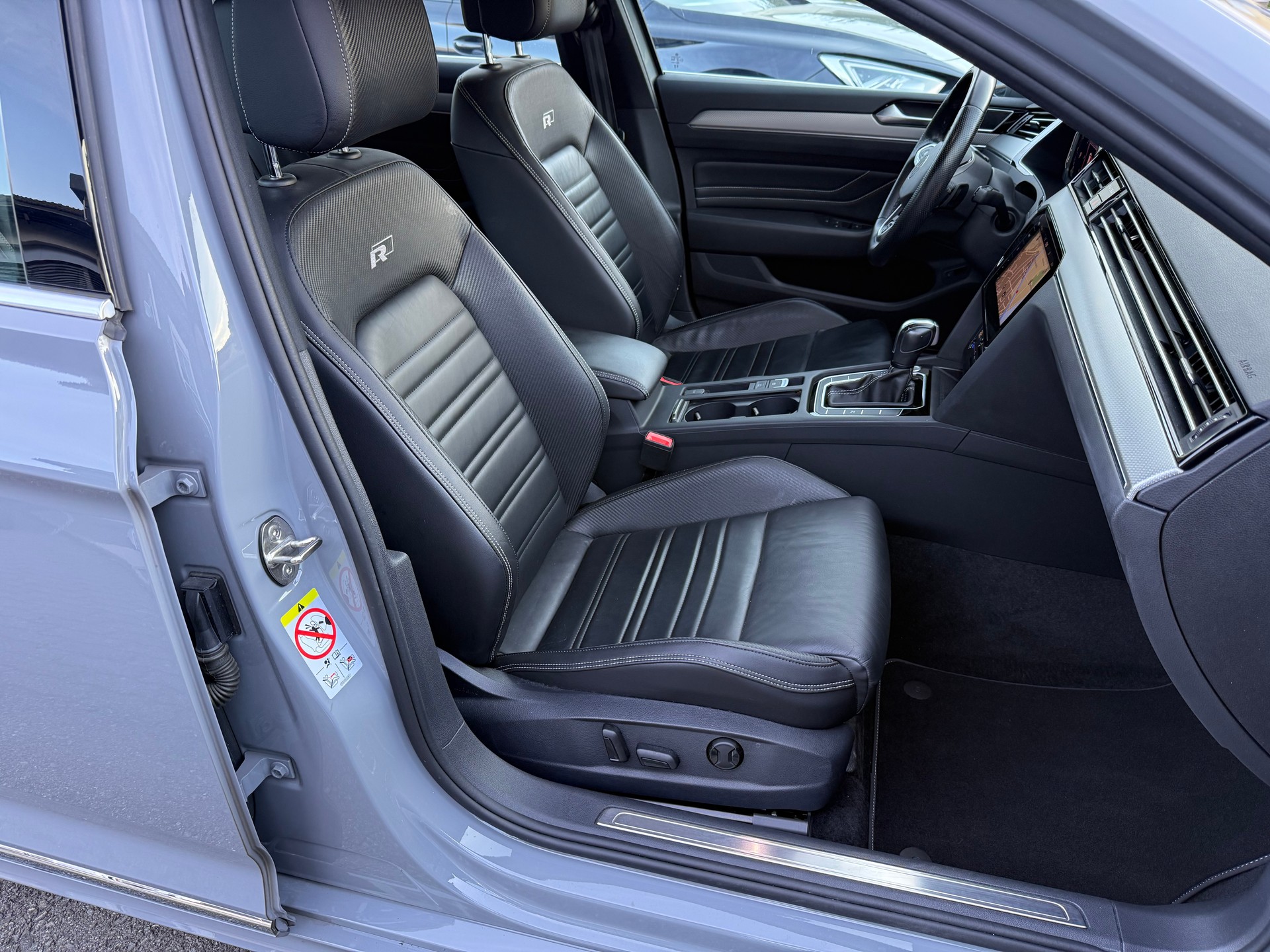 VW Passat Variant 2.0 TDI 200 Elegance DSG 4m-image-19