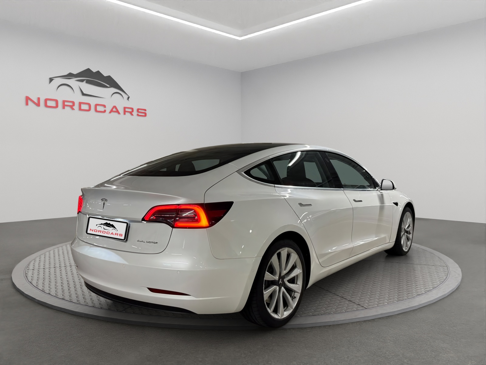 TESLA Model 3 Long Range Dual Motor AWD-image-4