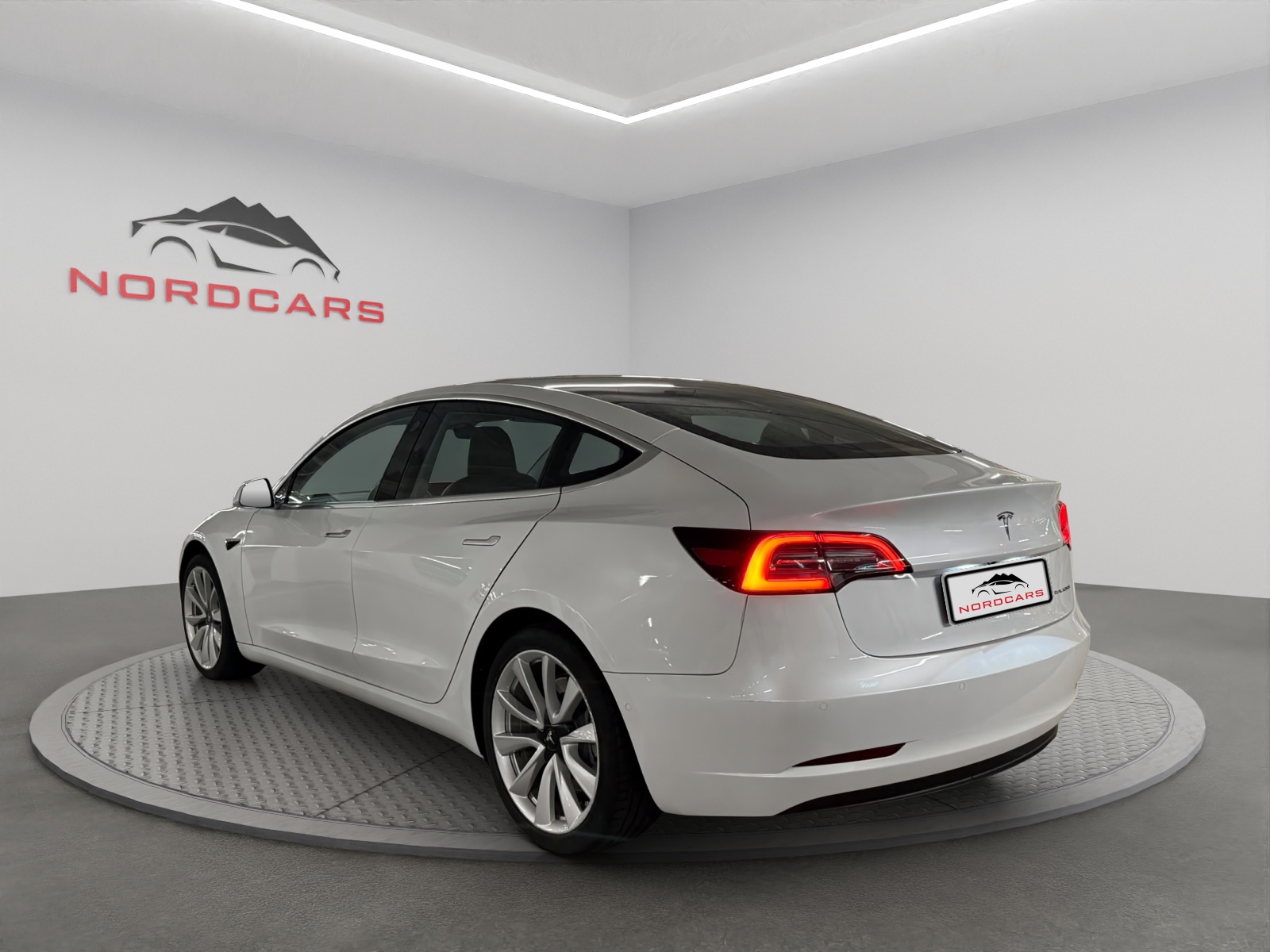 TESLA Model 3 Long Range Dual Motor AWD-image-2