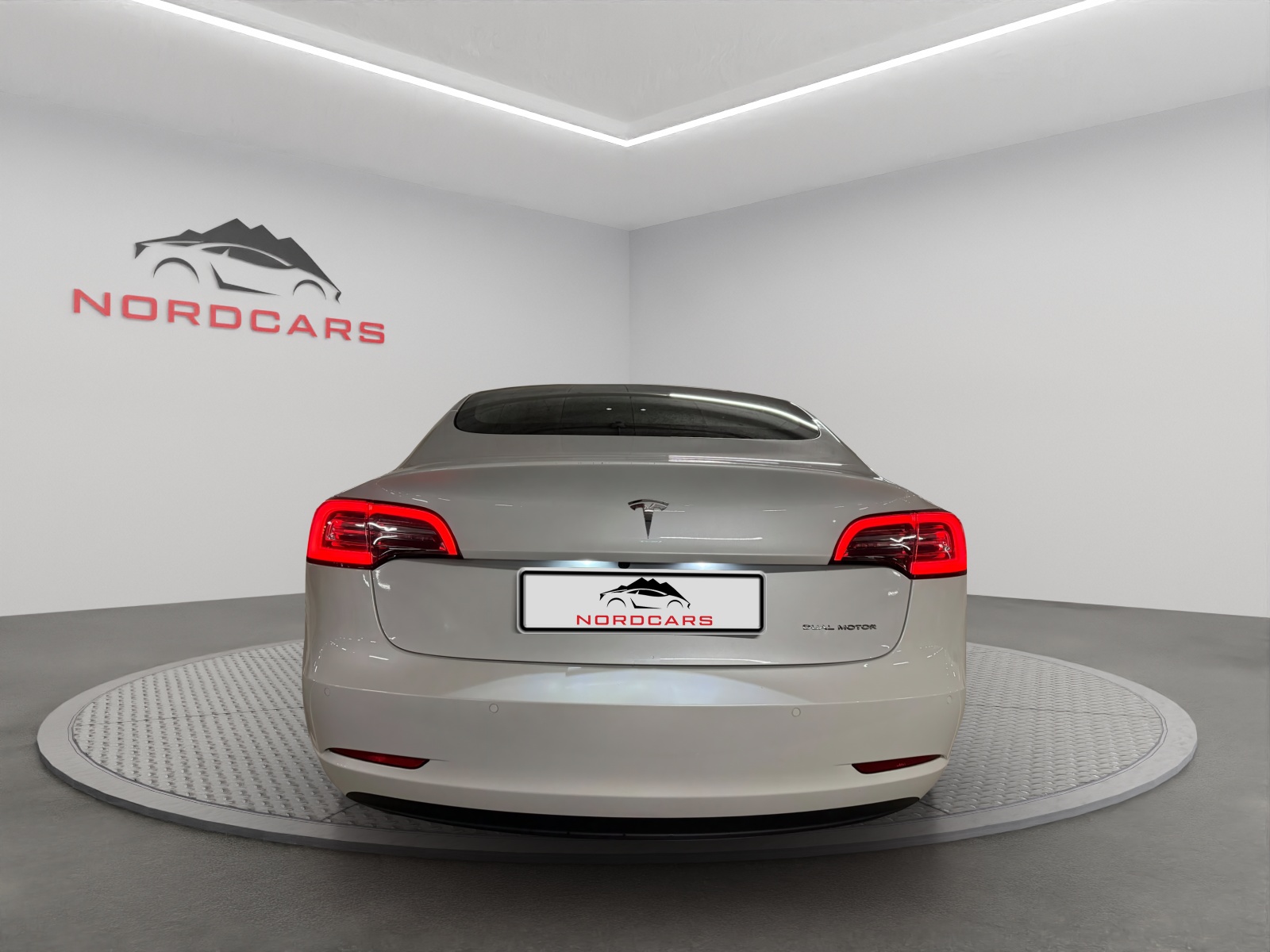 TESLA Model 3 Long Range Dual Motor AWD-image-3