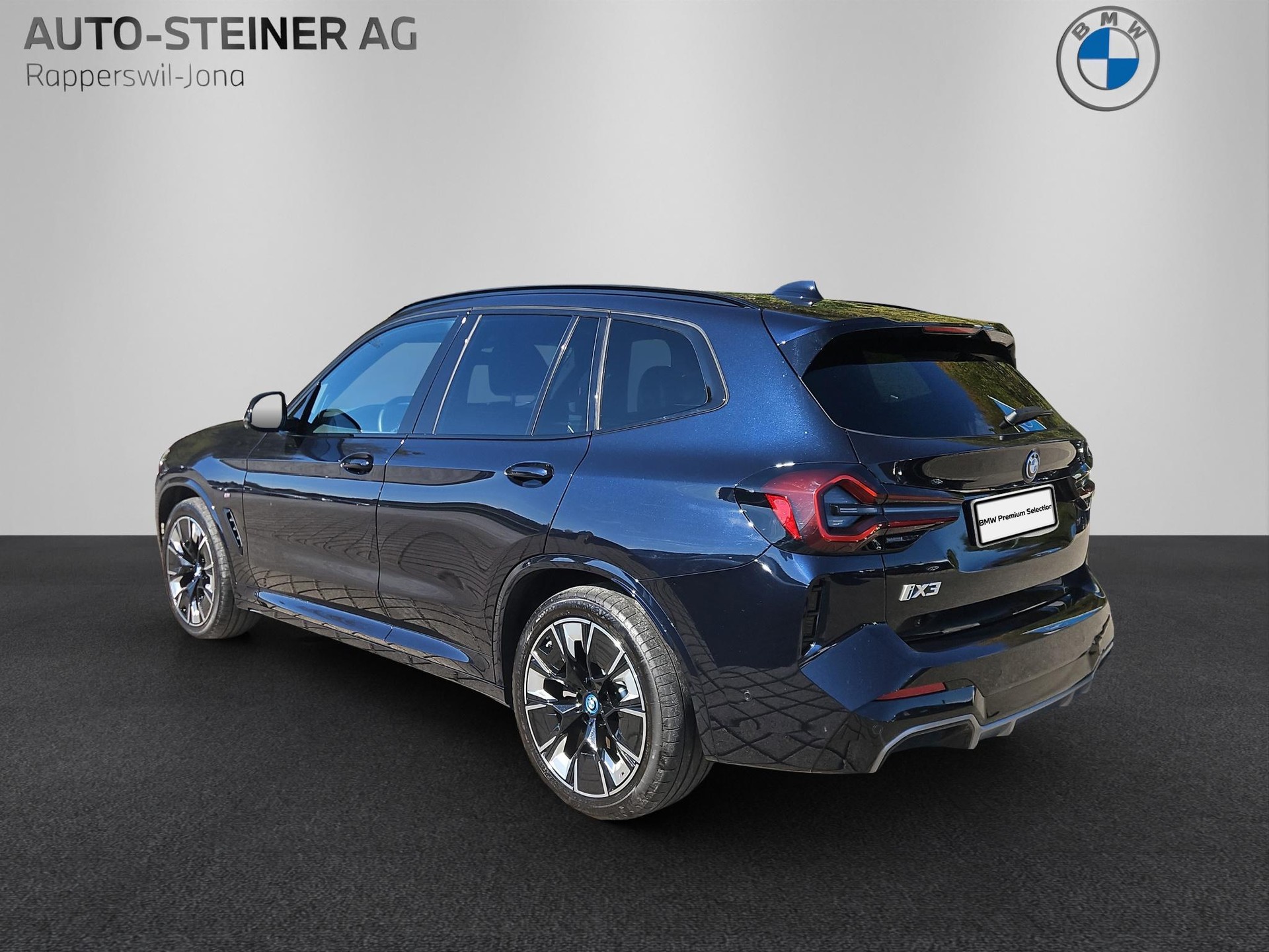 BMW iX3 M Sport Impressive-showroom-element-2