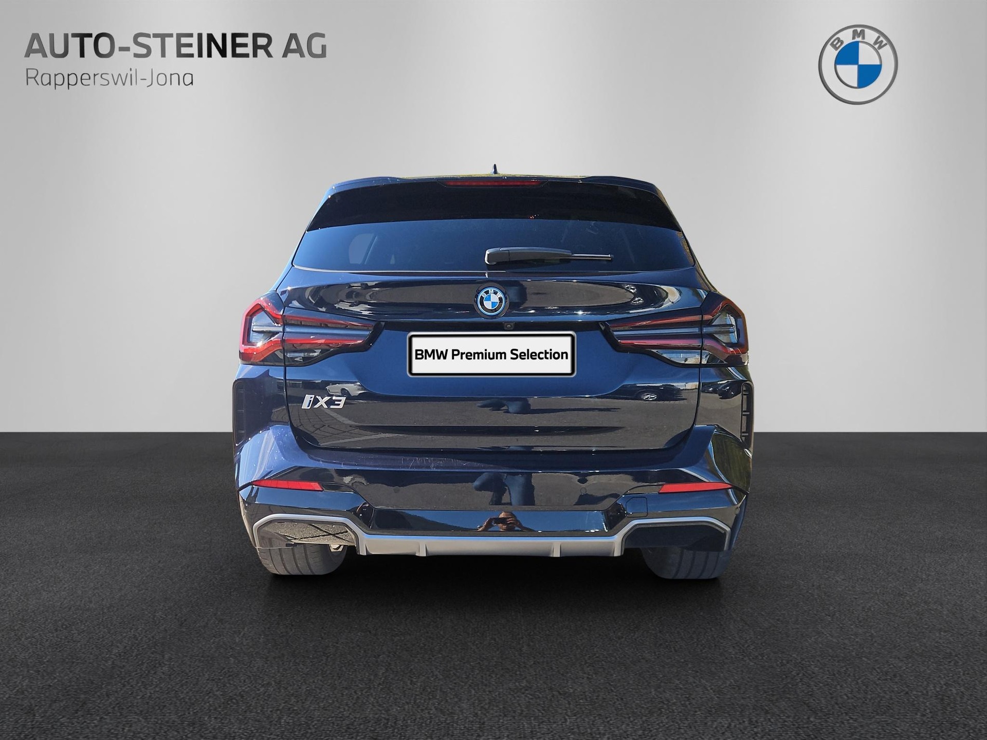 BMW iX3 M Sport Impressive-showroom-element-3