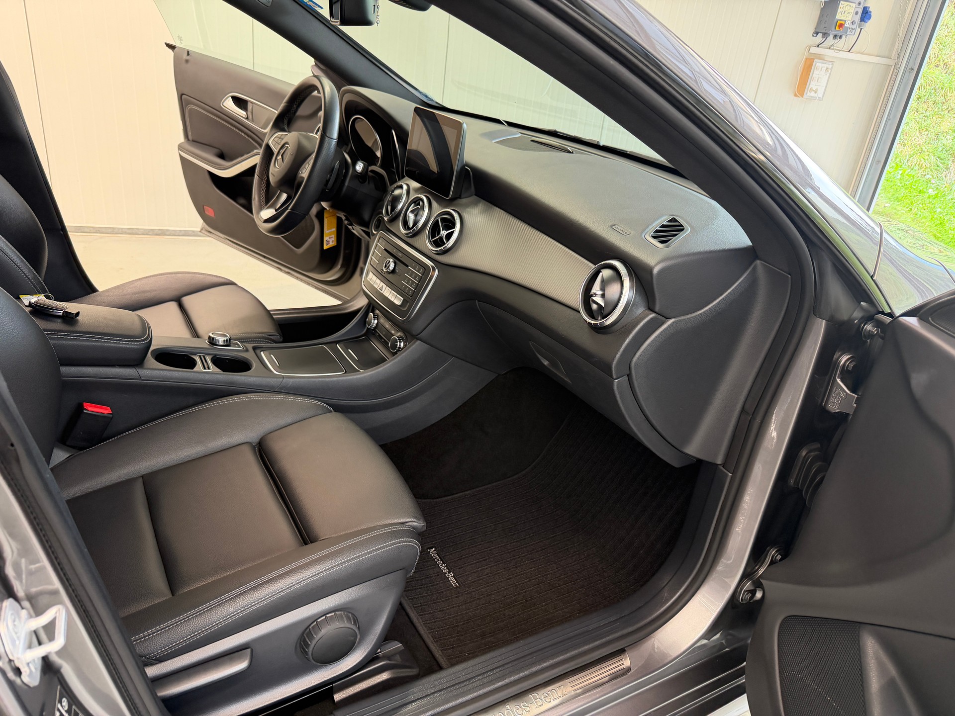 MERCEDES-BENZ CLA Shooting Brake 220 d Urban 7G-DCT-image-16