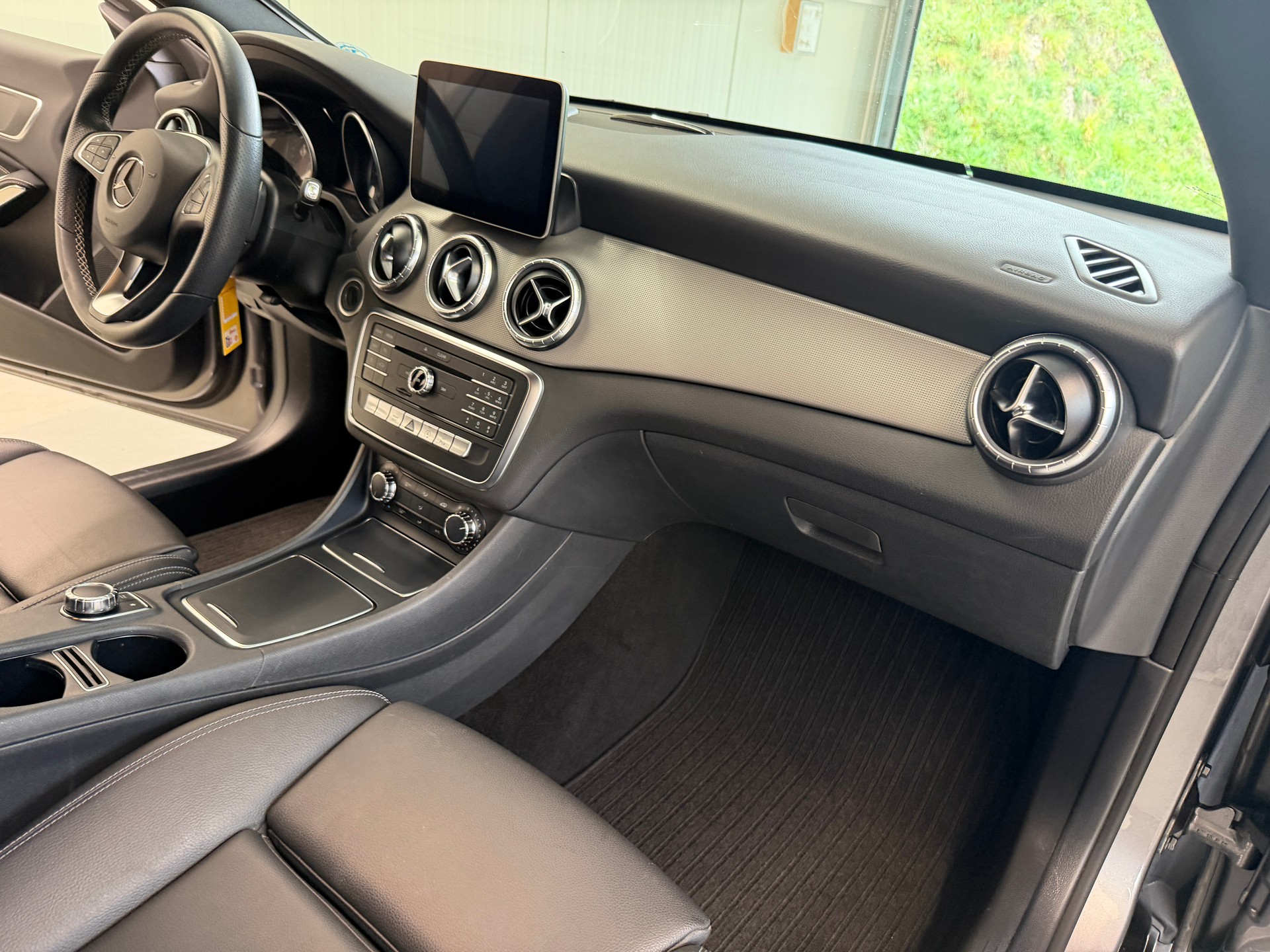 MERCEDES-BENZ CLA Shooting Brake 220 d Urban 7G-DCT-image-17