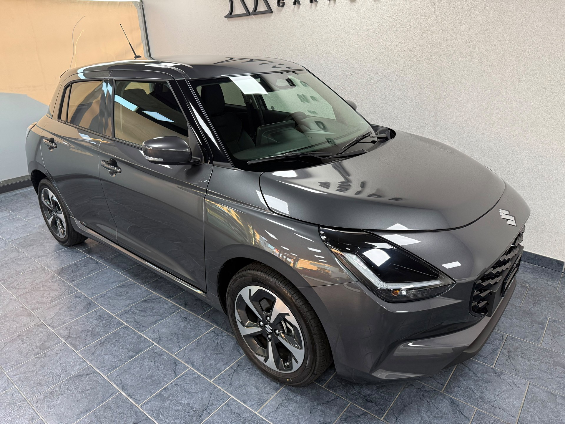 SUZUKI Swift 1.2 Compact Top Hybrid CVT-image-1