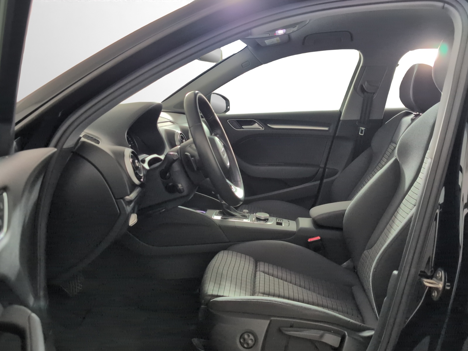 AUDI A3 Sportback 1.5 TFSI S-tronic Sport-image-5