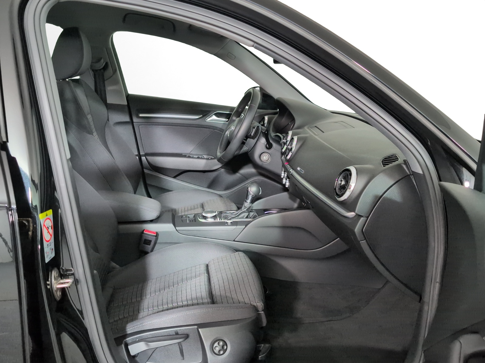 AUDI A3 Sportback 1.5 TFSI S-tronic Sport-image-6