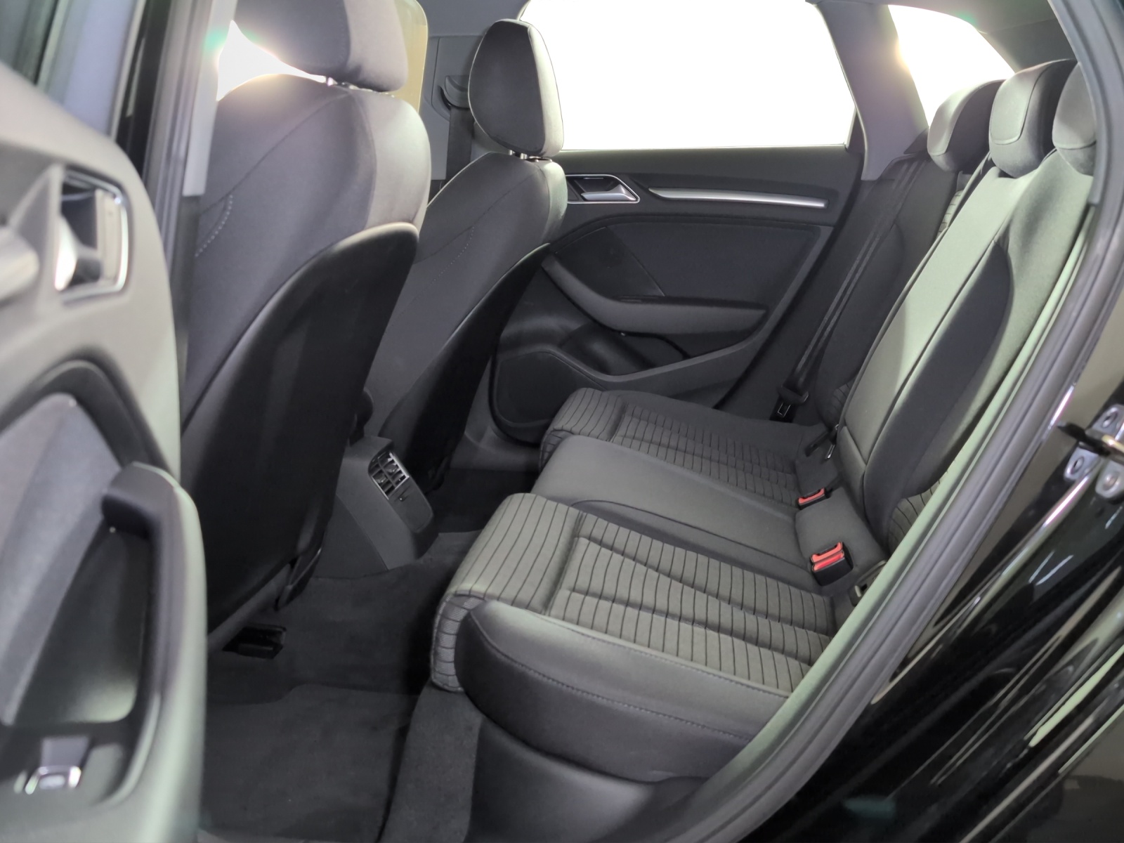 AUDI A3 Sportback 1.5 TFSI S-tronic Sport-image-7