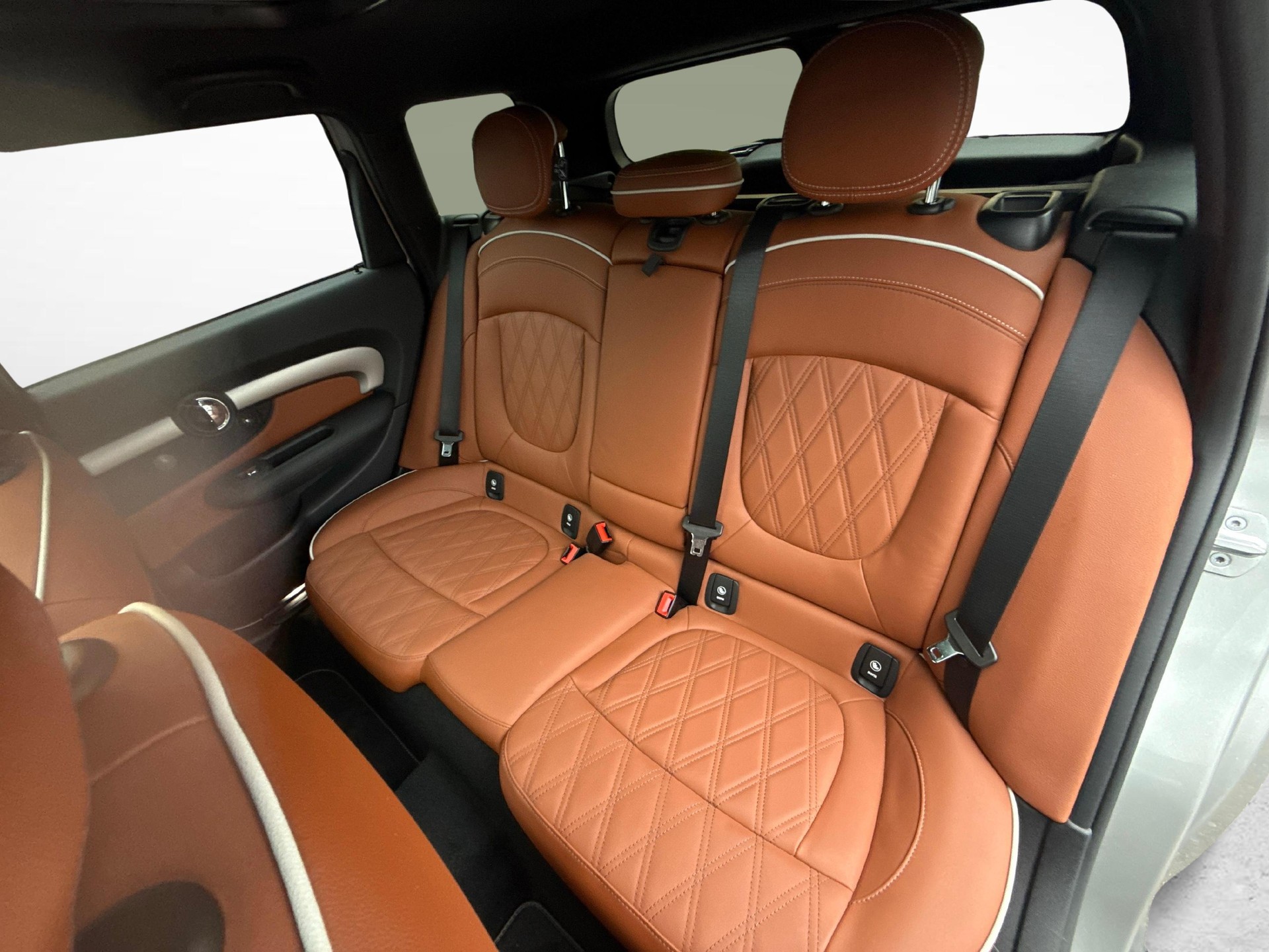 MINI Cooper S ALL4 Clubman F54-image-11