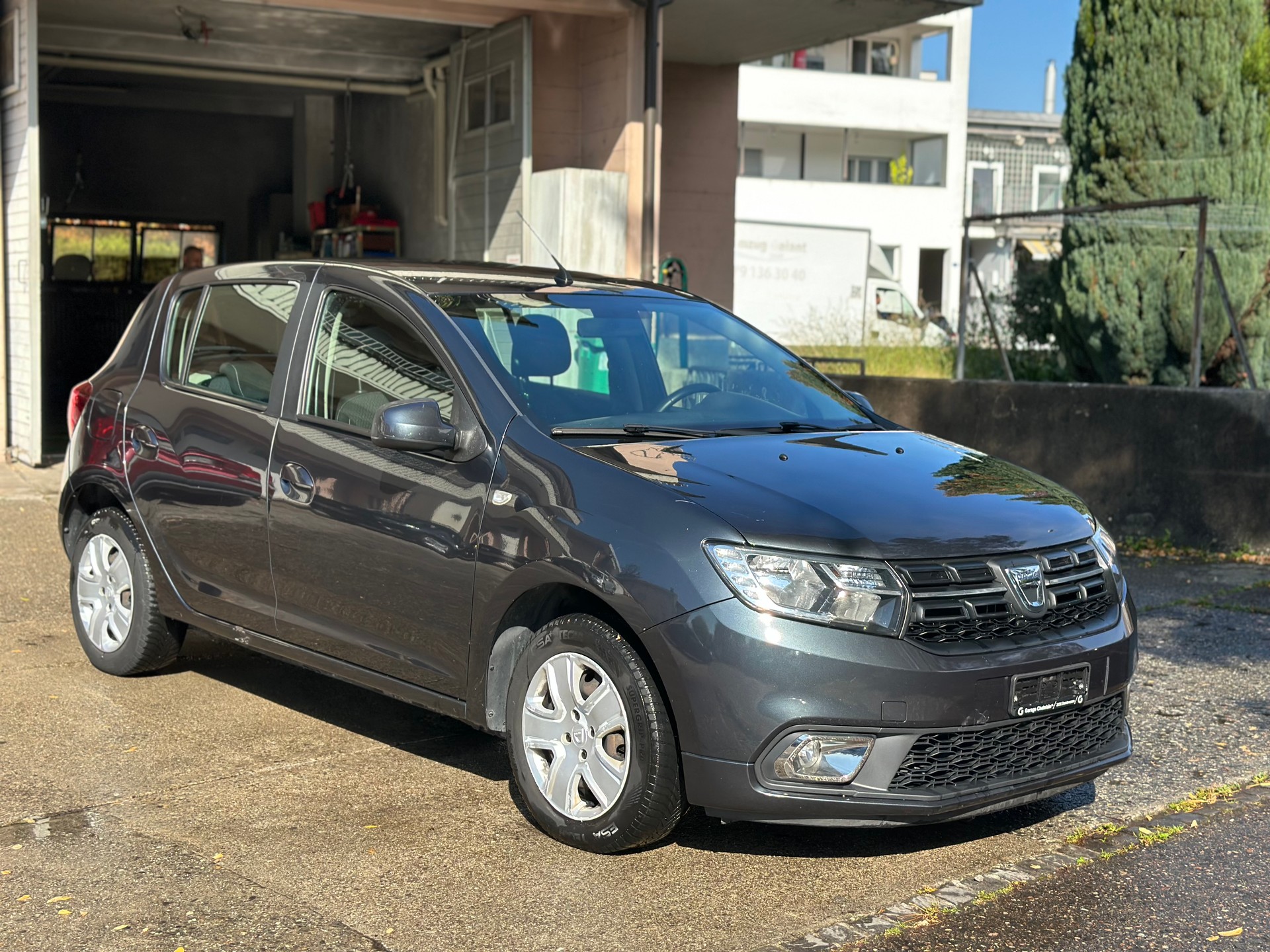 DACIA Sandero TCe 90 Lauréate Automatic-image-1