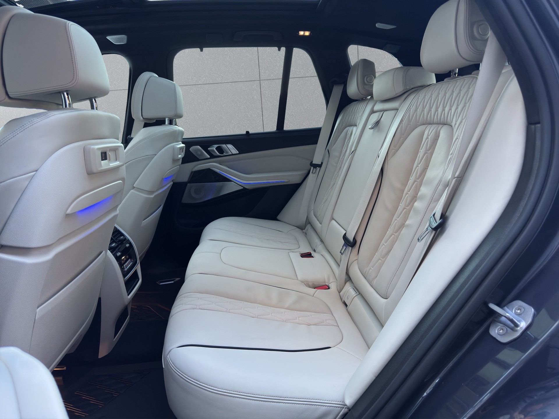 BMW X5 xDrive M50d Steptronic-image-14