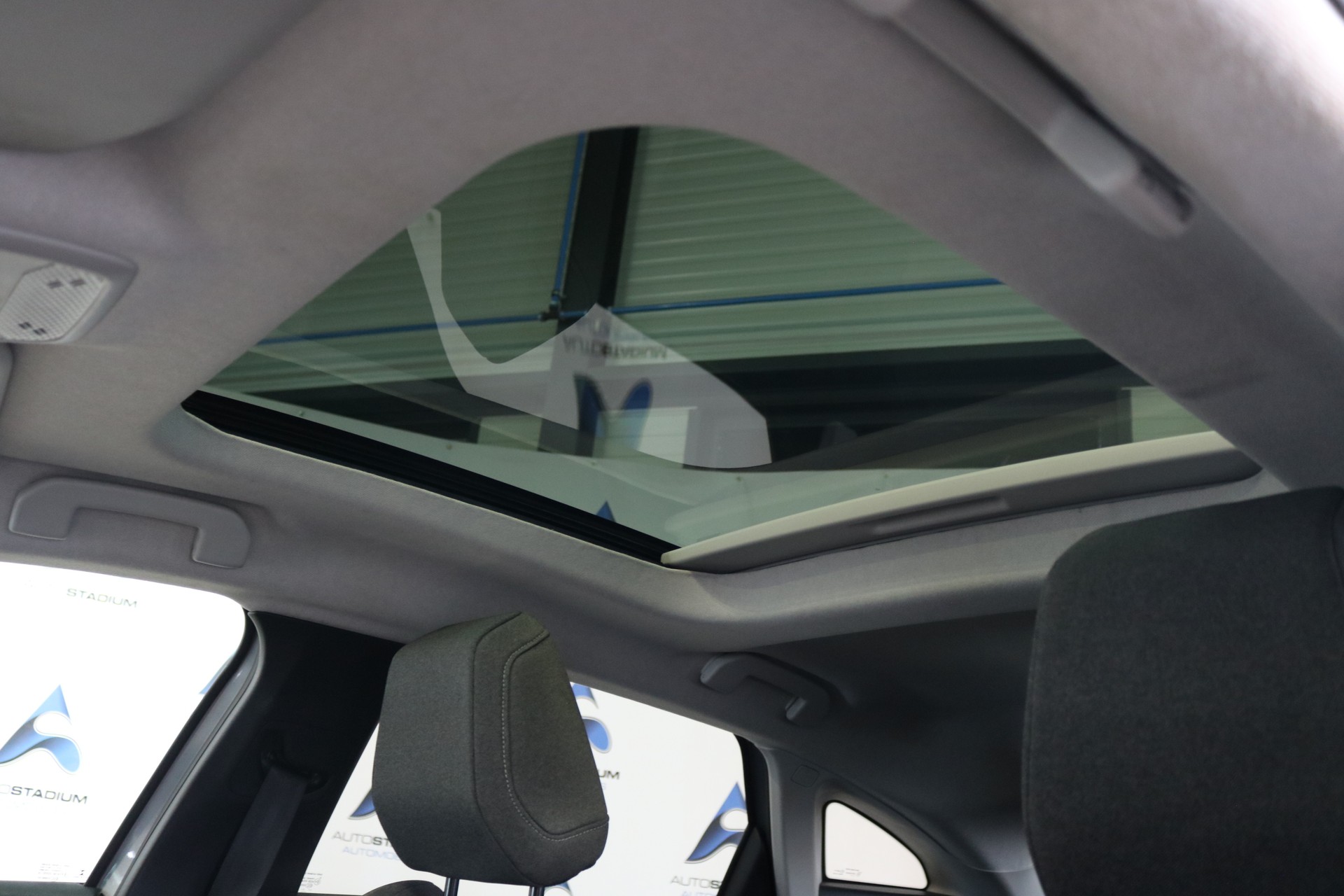 CITROEN C4 1.2 Pure Tech Shine EAT8-image-4