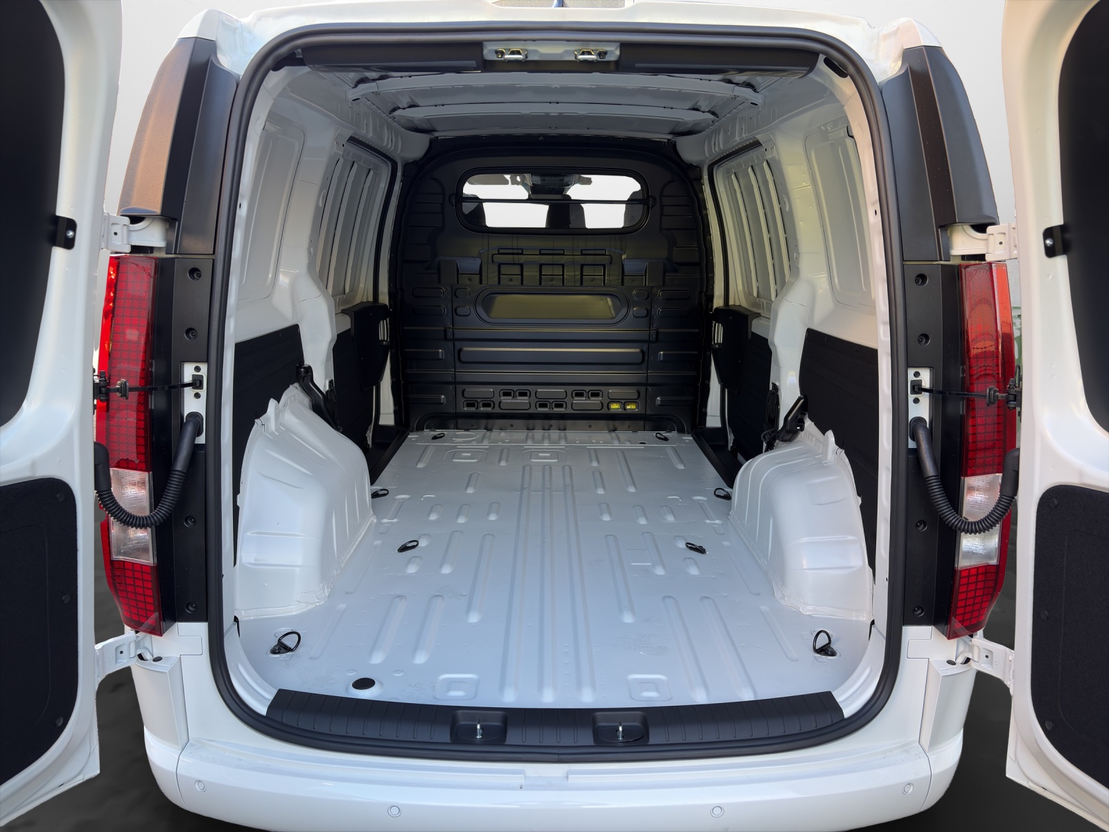 HYUNDAI Staria Cargo 3P 84 kWh Amplia Design-image-15