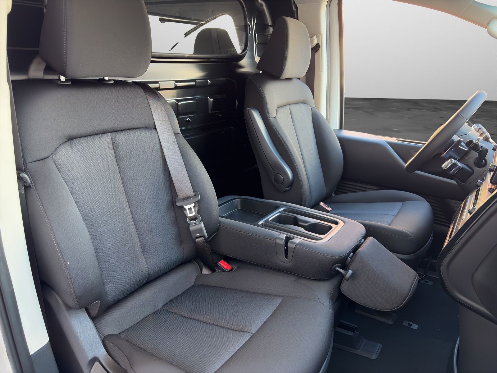 HYUNDAI Staria Cargo 3P 84 kWh Amplia Design-image-11
