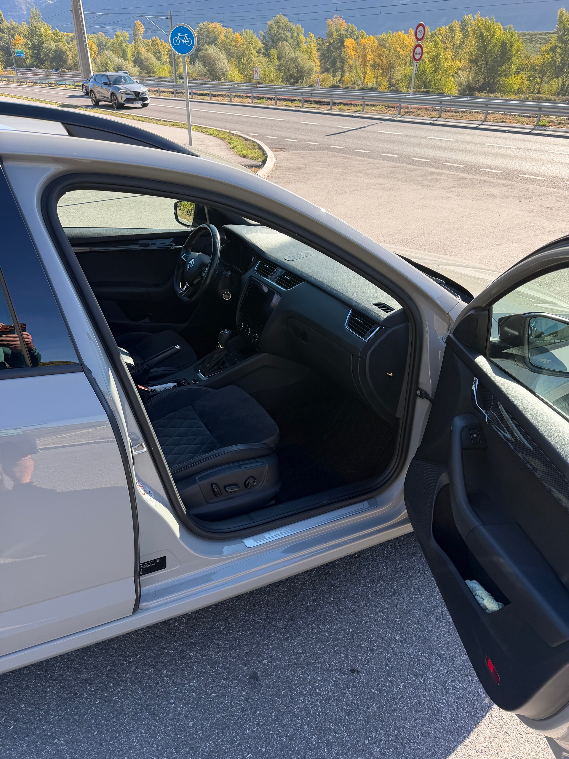 SKODA Octavia Combi 2.0 TDI RS 4x4 DSG-image-10