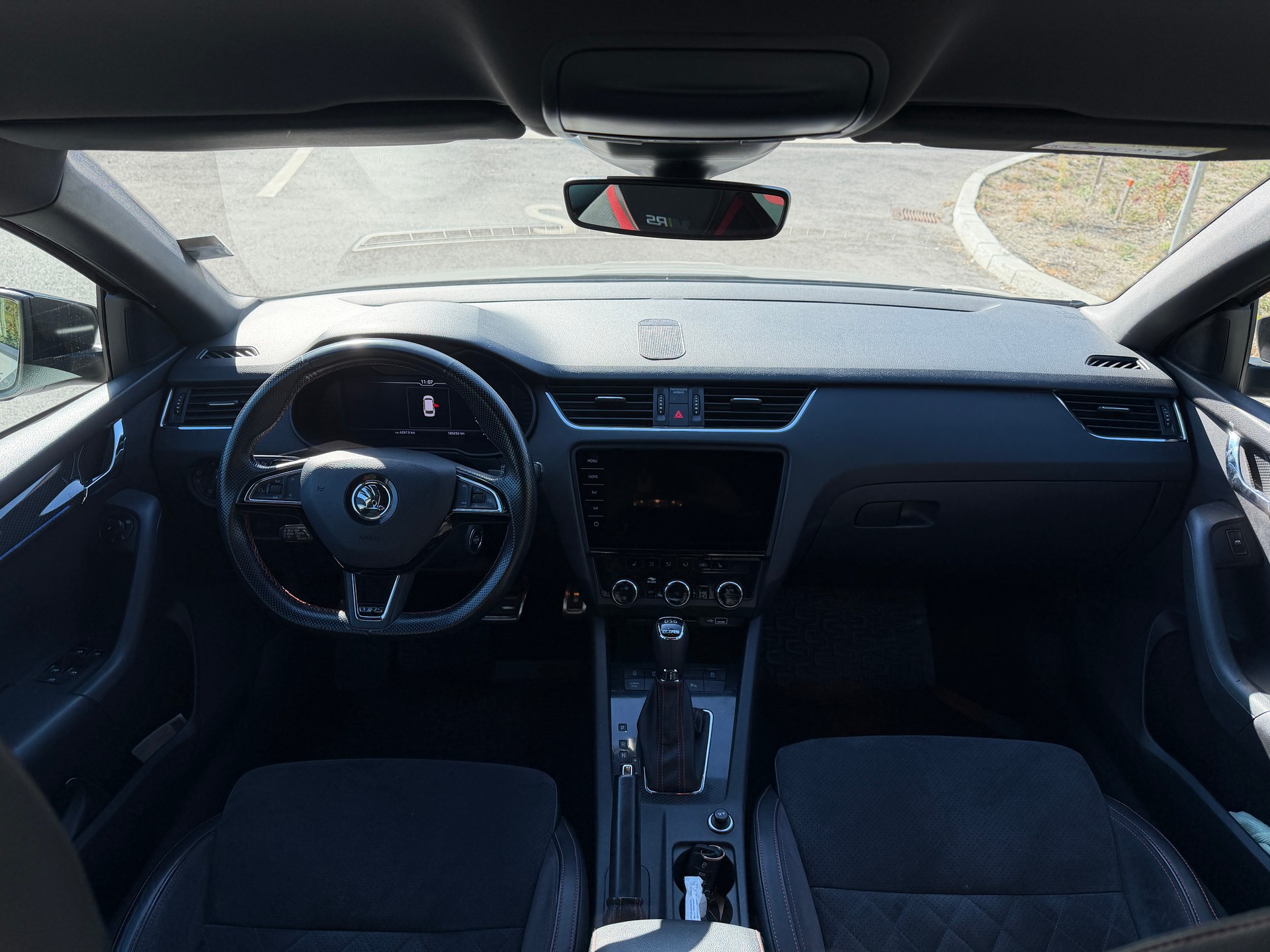SKODA Octavia Combi 2.0 TDI RS 4x4 DSG-image-8