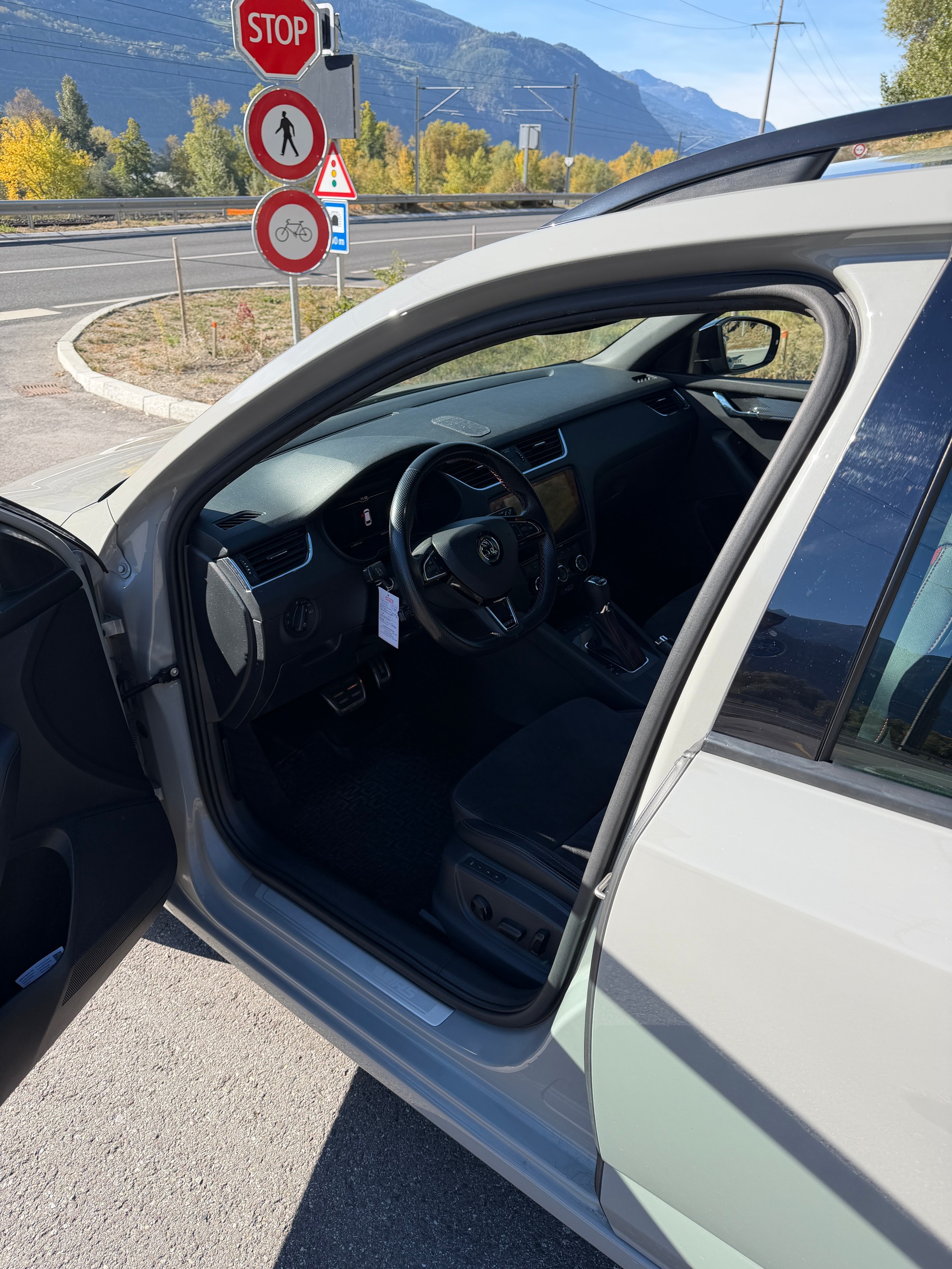 SKODA Octavia Combi 2.0 TDI RS 4x4 DSG-image-9