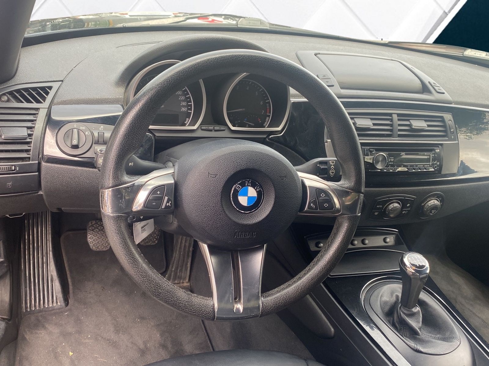 BMW Z4 2.5i Roadster-image-10