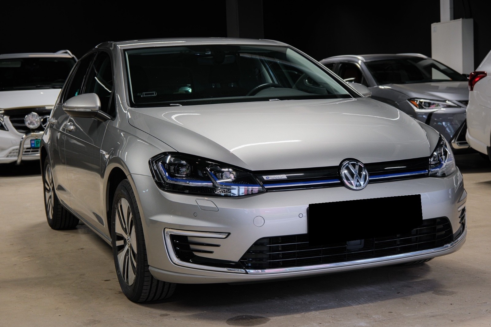INTERNATIONAL E-TRON-image-1