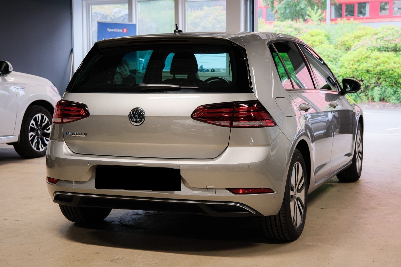 INTERNATIONAL E-TRON-image-3