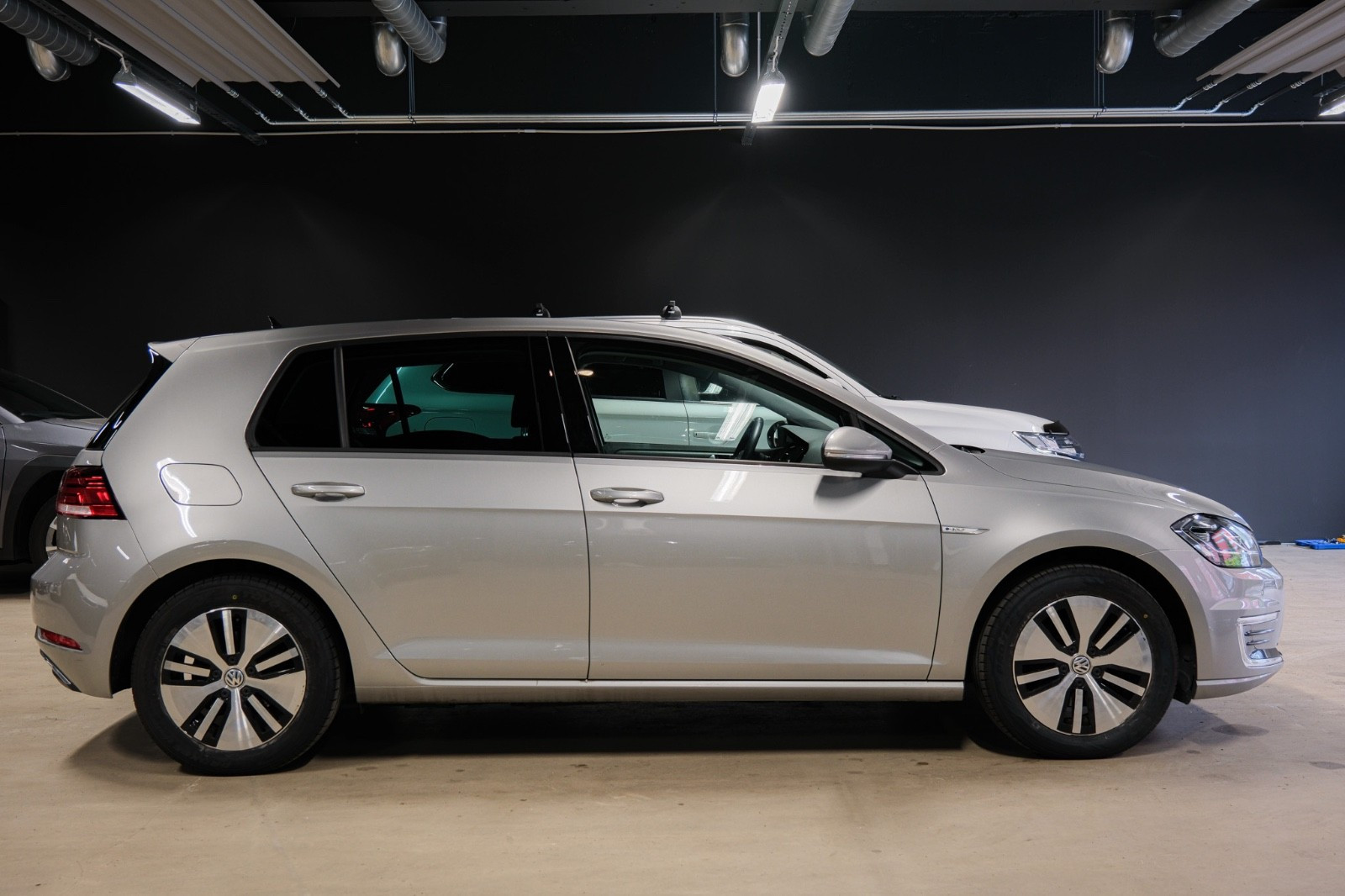 INTERNATIONAL E-TRON-image-2