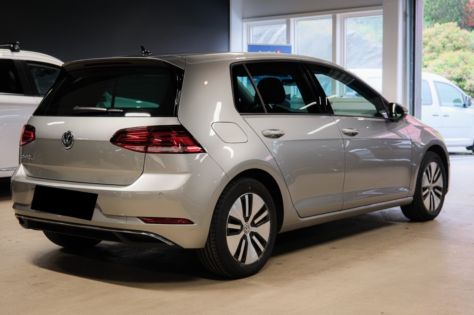 INTERNATIONAL E-TRON-image-4