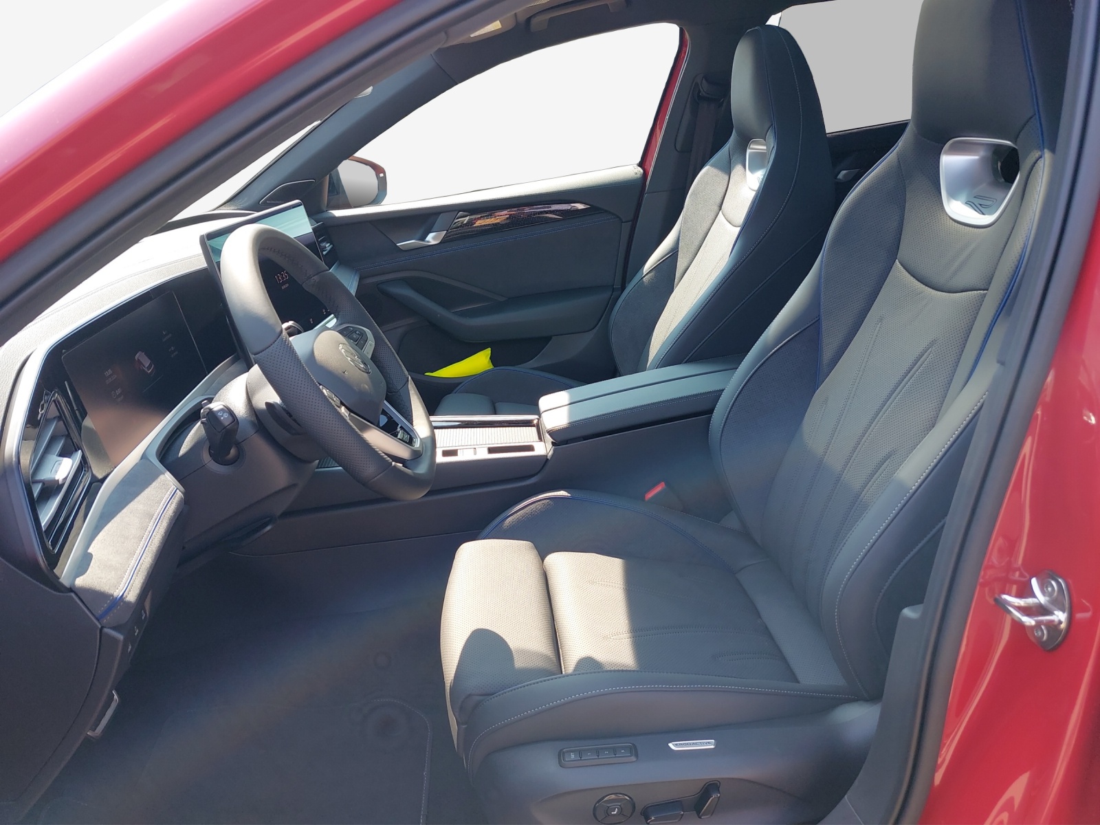 VW Passat Variant 1.5 TSI evo2 Plug-In- Hybrid R-Line DSG-image-7