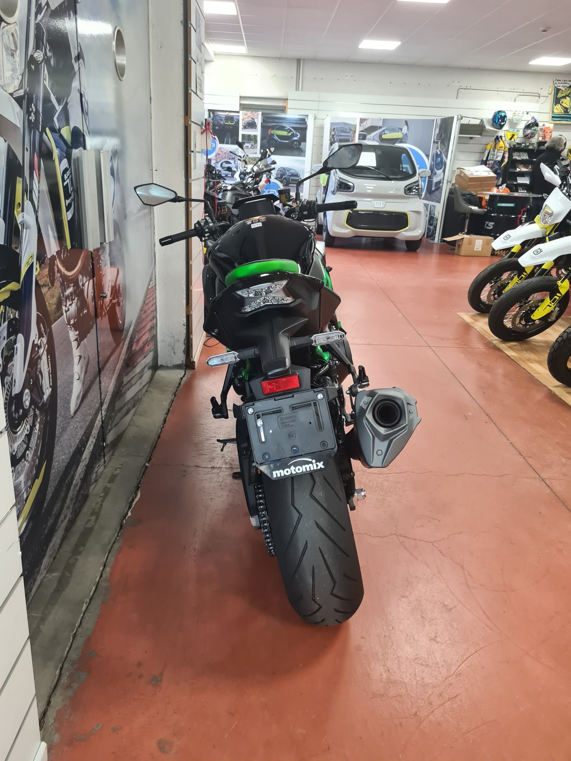 KAWASAKI Z H2 SE-showroom-element-3