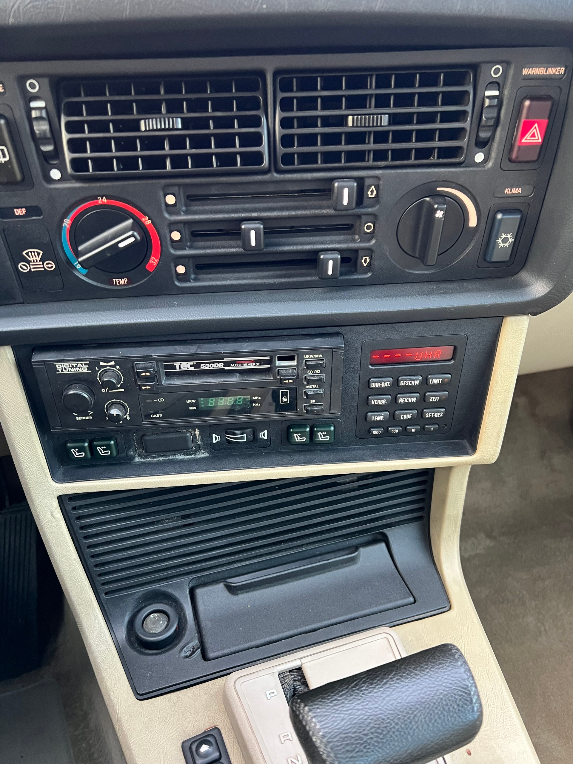 BMW 635CSi A-image-18