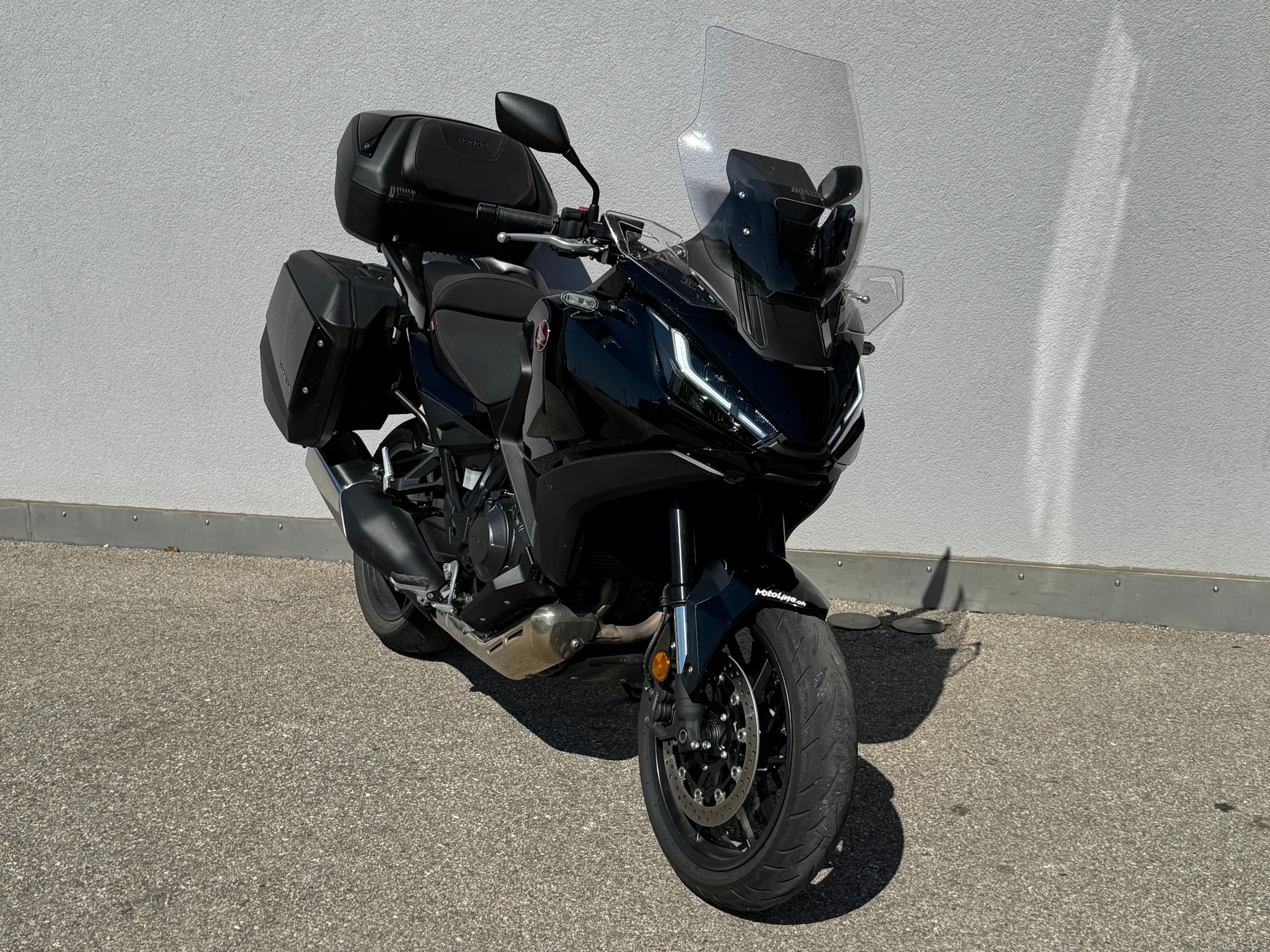 HONDA NT 1100-showroom-element-2