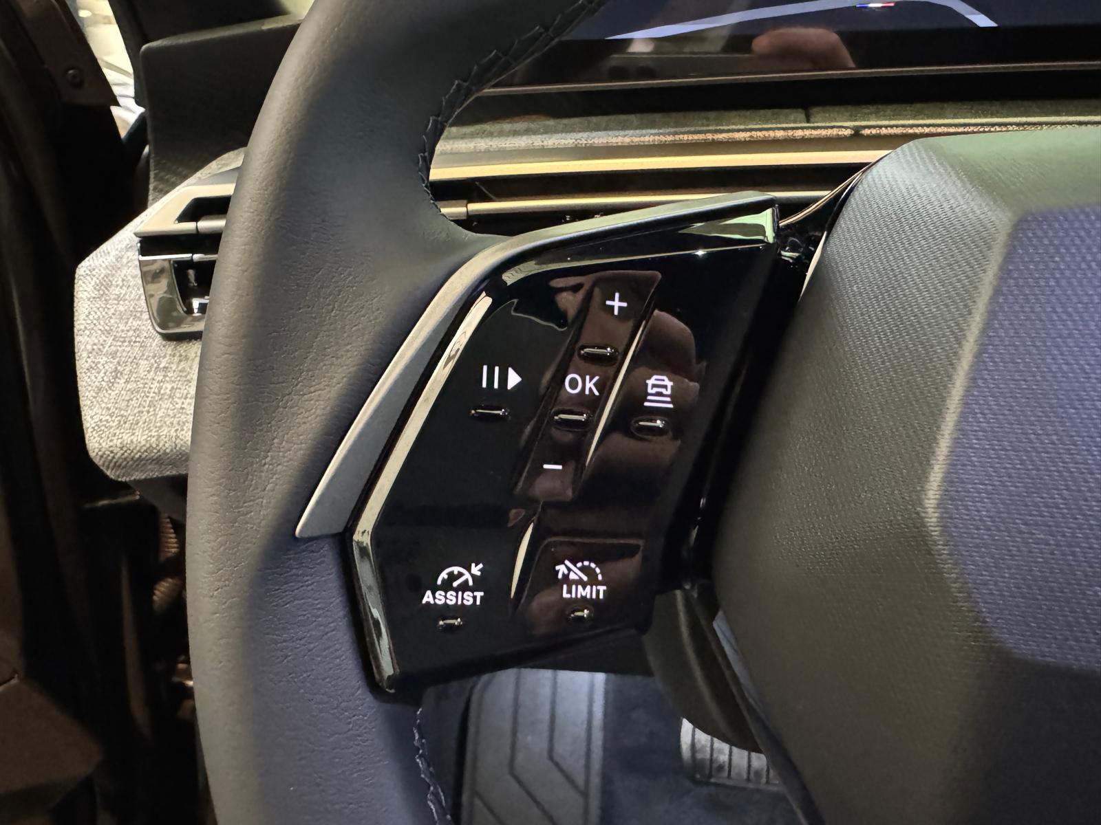 PEUGEOT 3008 1.2 Hybrid Allure Premium-image-8