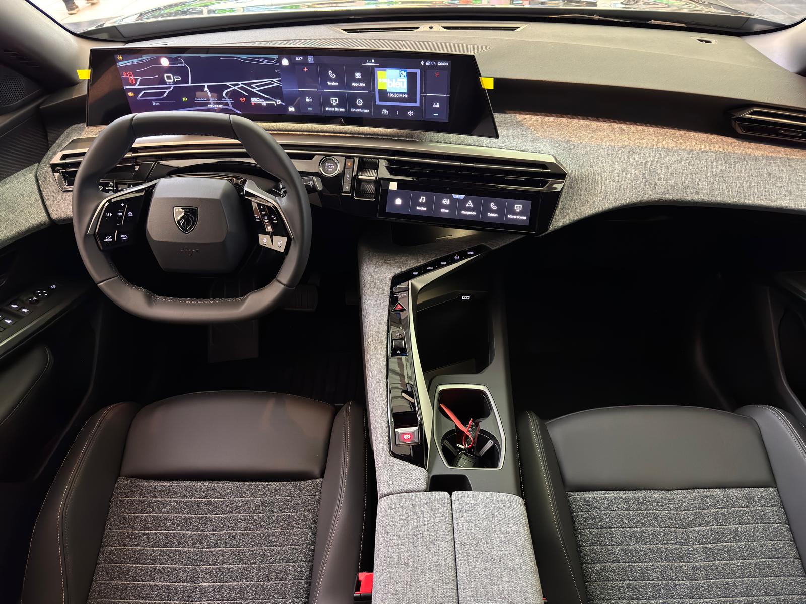 PEUGEOT 3008 1.2 Hybrid Allure Premium-image-6