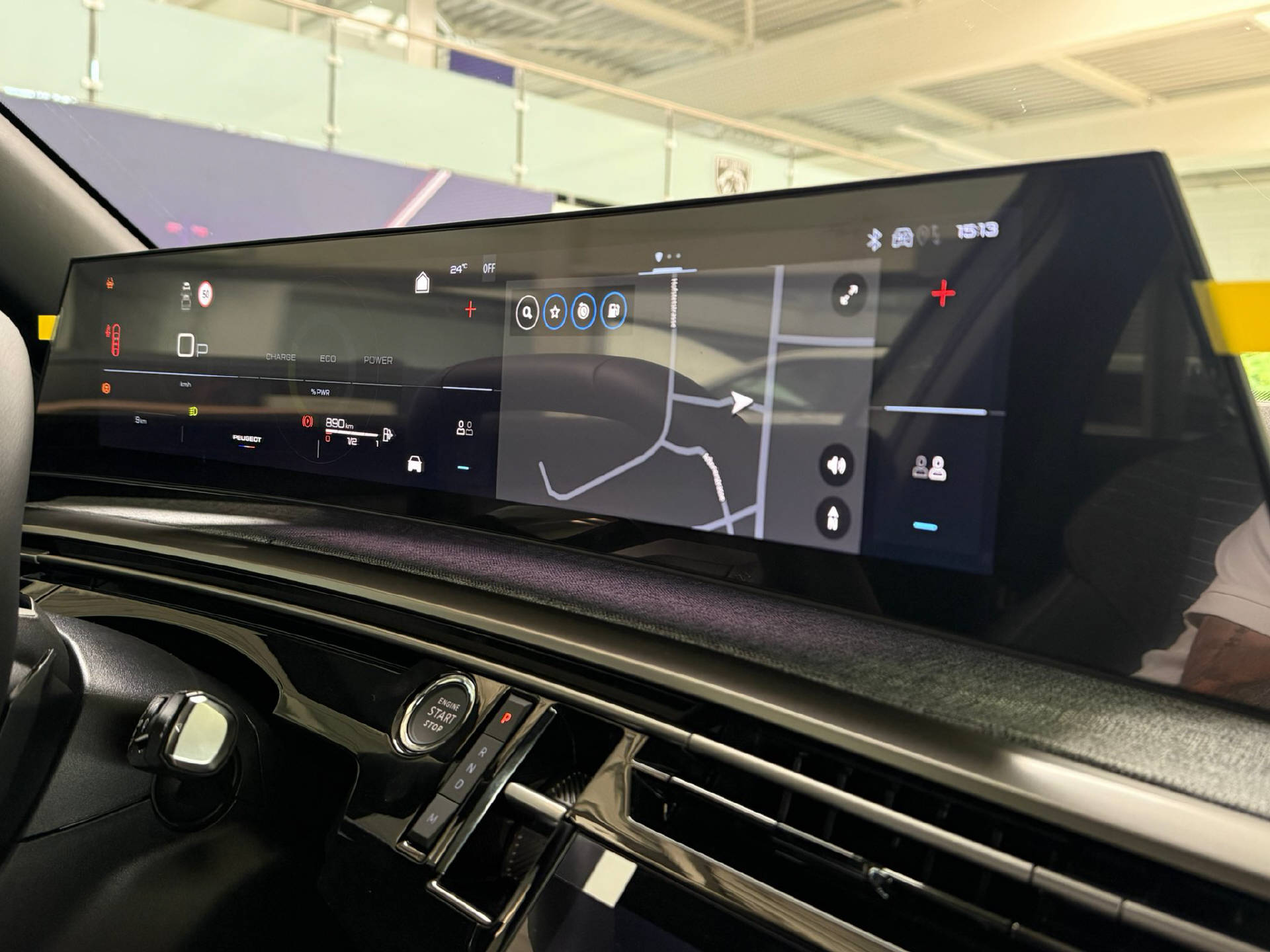 PEUGEOT 3008 1.2 Hybrid Allure Premium-image-9