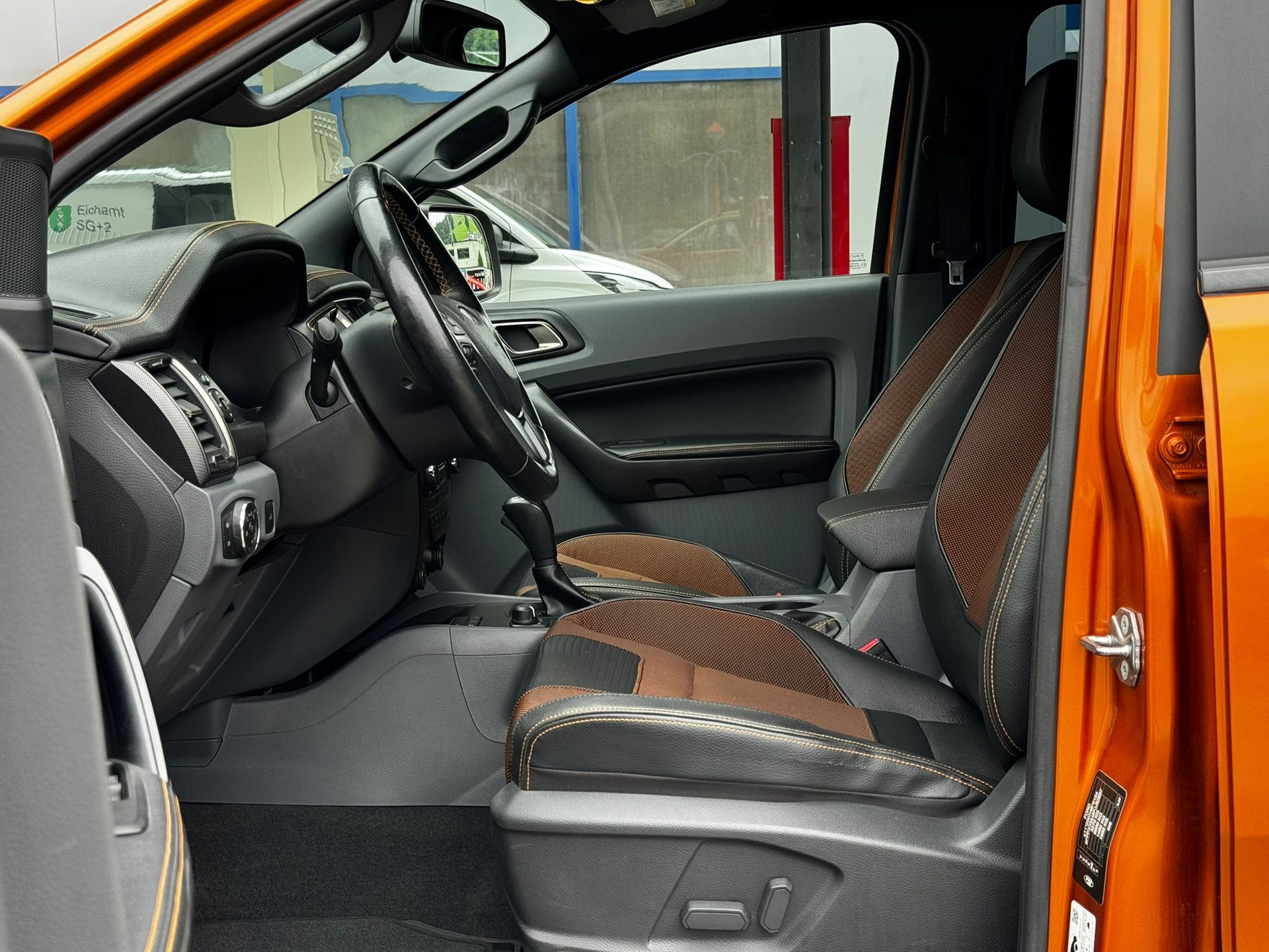 FORD Ranger Wildtrak 3.2 TDCi 4x4 A *Top Zustand**Top Ausstattung*-image-8