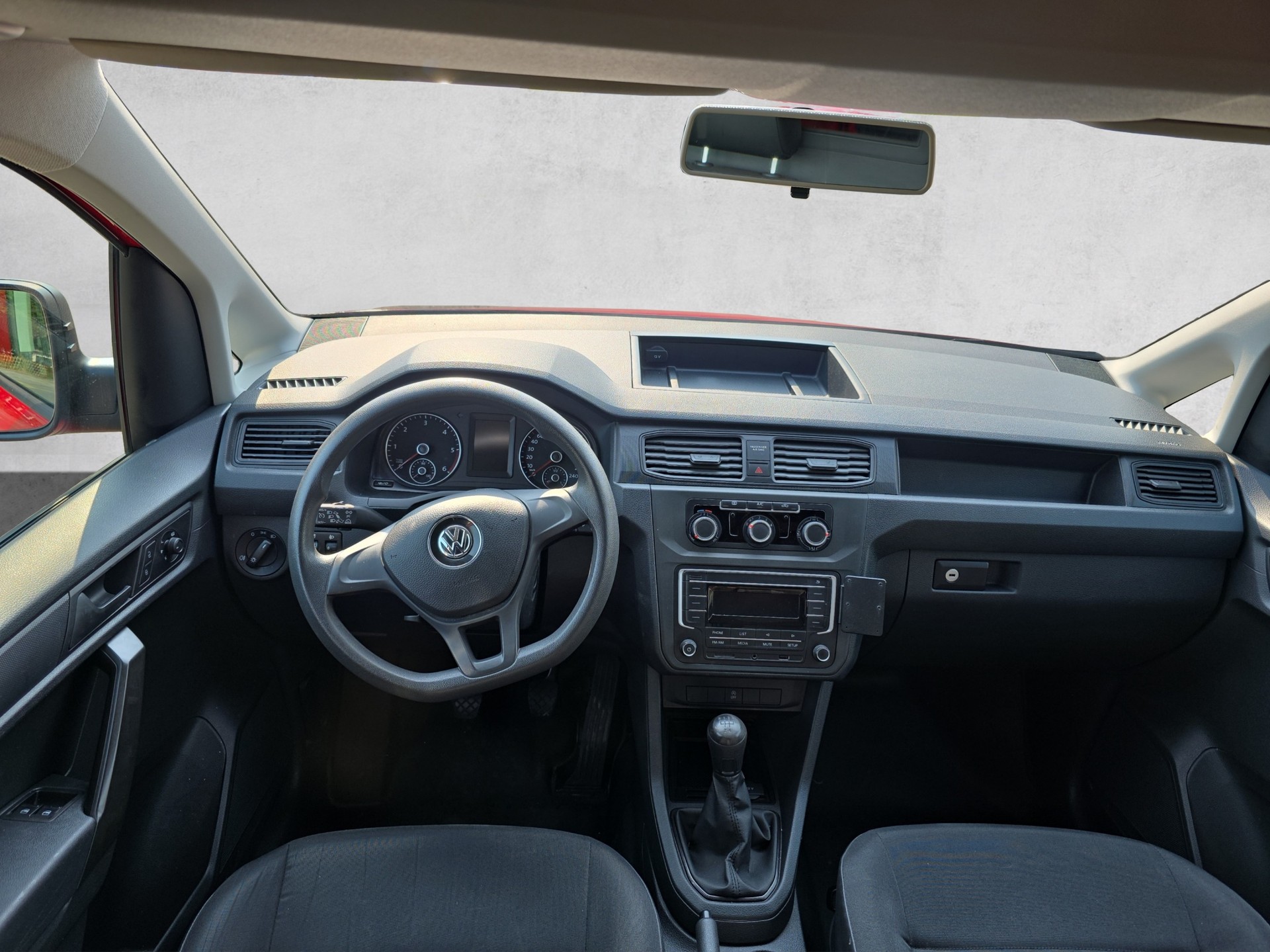 VW Caddy Maxi 2.0TDI BlueMotion Technology-image-6