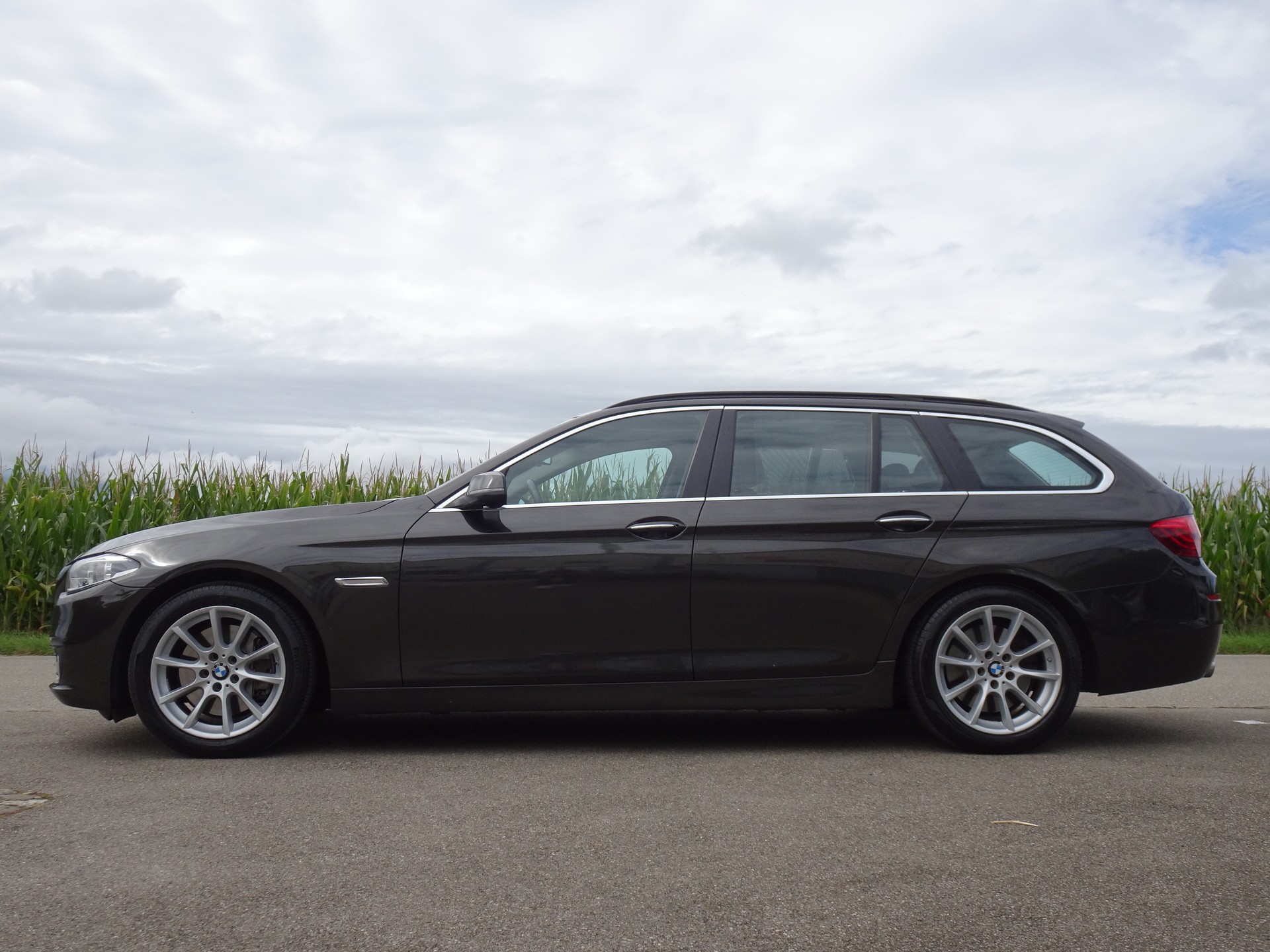 BMW 530d Touring xDrive Steptronic-image-1